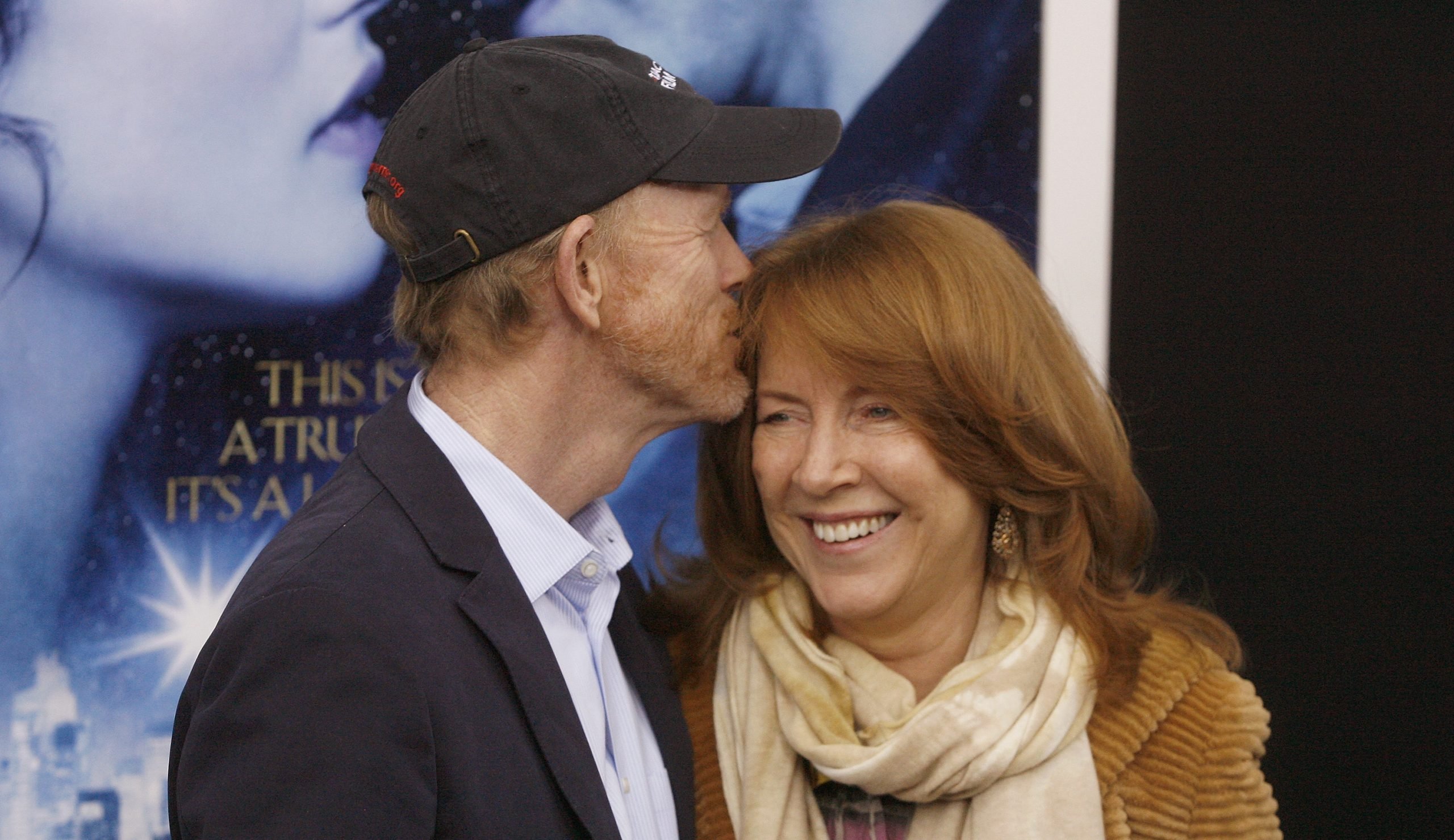 Director Ron Howard kisses his wife Cheryl in 2014