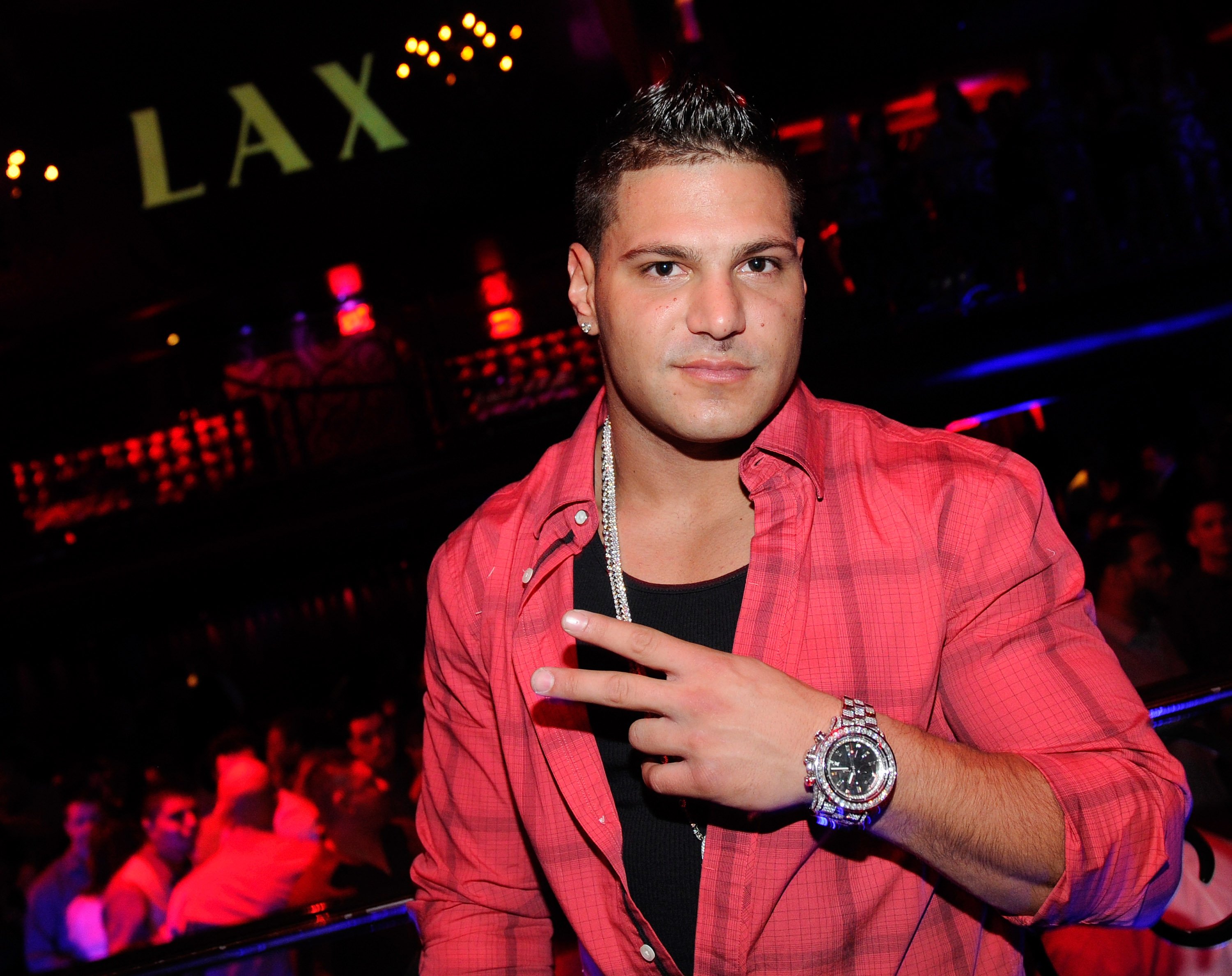 'Jersey Shore' star Ronnie Ortiz-Magro poses with peace sign fingers