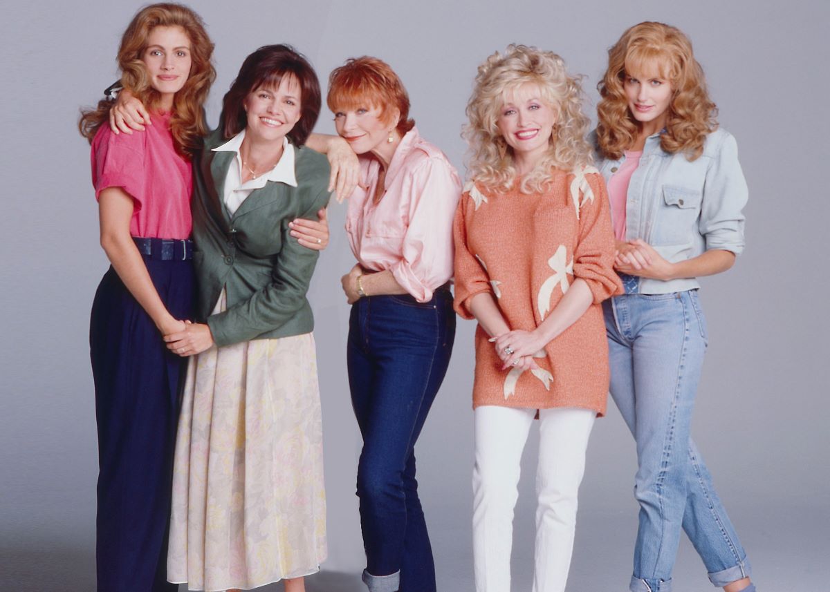 (L-R) Julia Roberts, Sally Field, Shirley MacLaine, Dolly Parton, and Daryl Hannah from 'Steel Magnolias'
