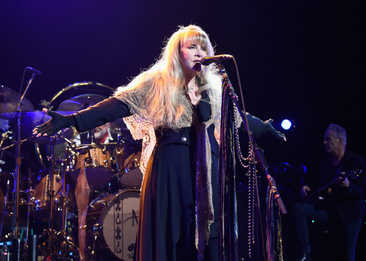 Stevie Nicks sings into a microphone.