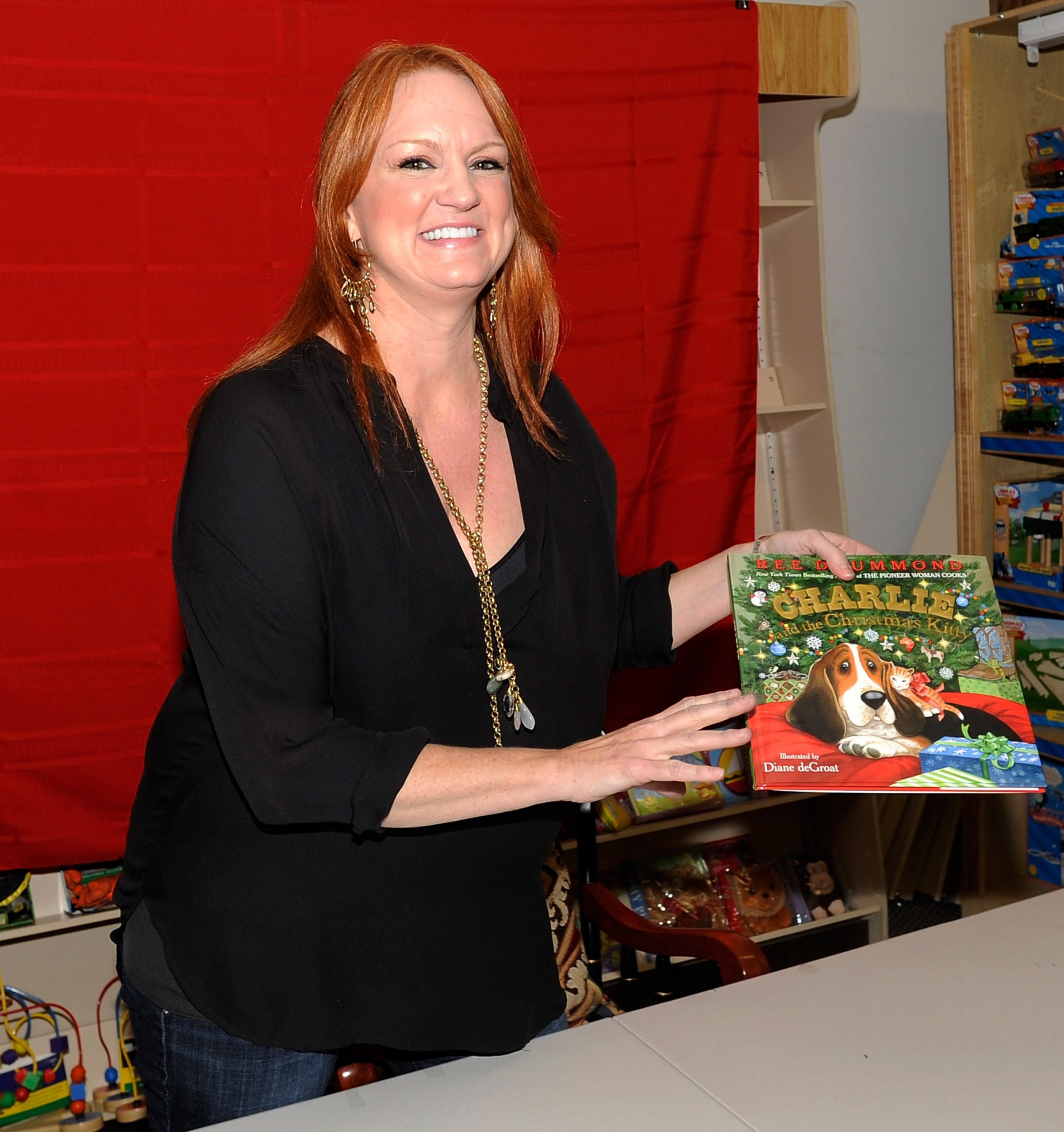 'The Pioneer Woman' star Ree Drummond signs copies of her children's book, 'Charlie and the Christmas Kitty' in 2012.