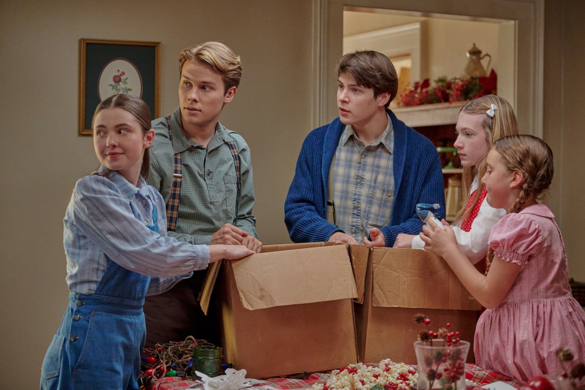 'The Waltons' Homecoming' children unpack boxes without Ben Walton