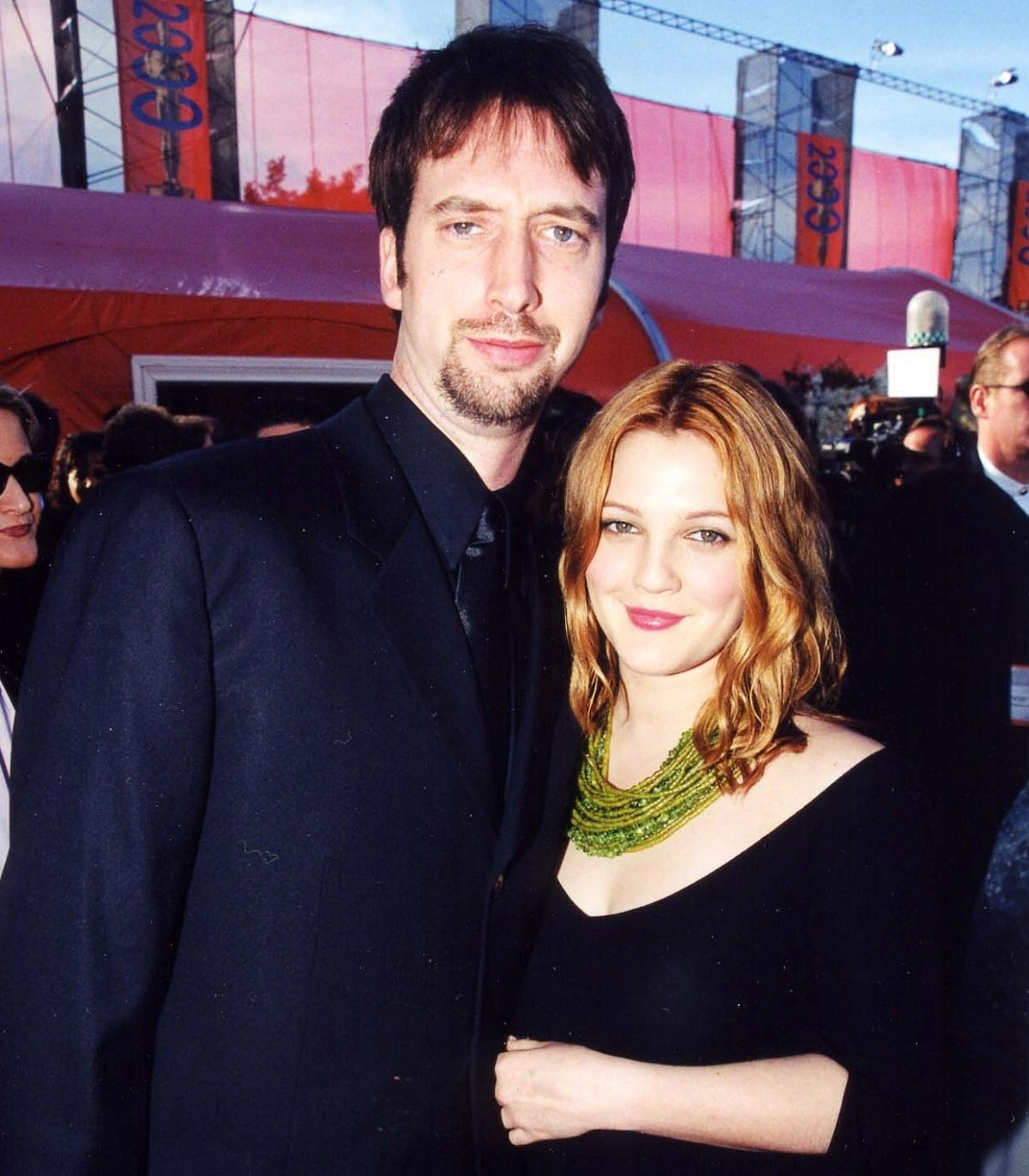 Tom Green and Drew Barrymore on the red carpet together at the 2000 Oscar Awards ceremony