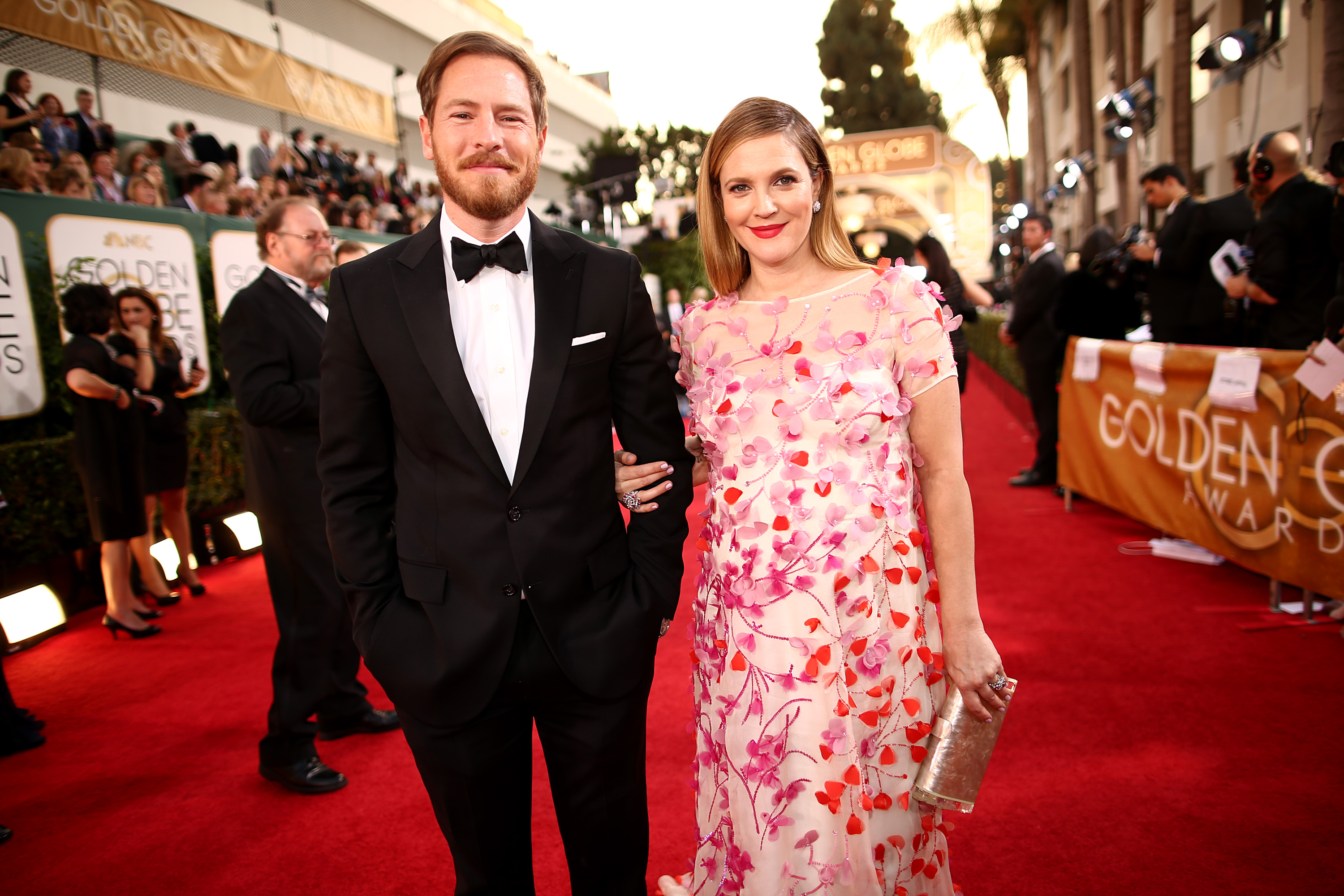 Will Kopelman and Drew Barrymore pose for photo on red carpet at Golden Globe Awards in 2014