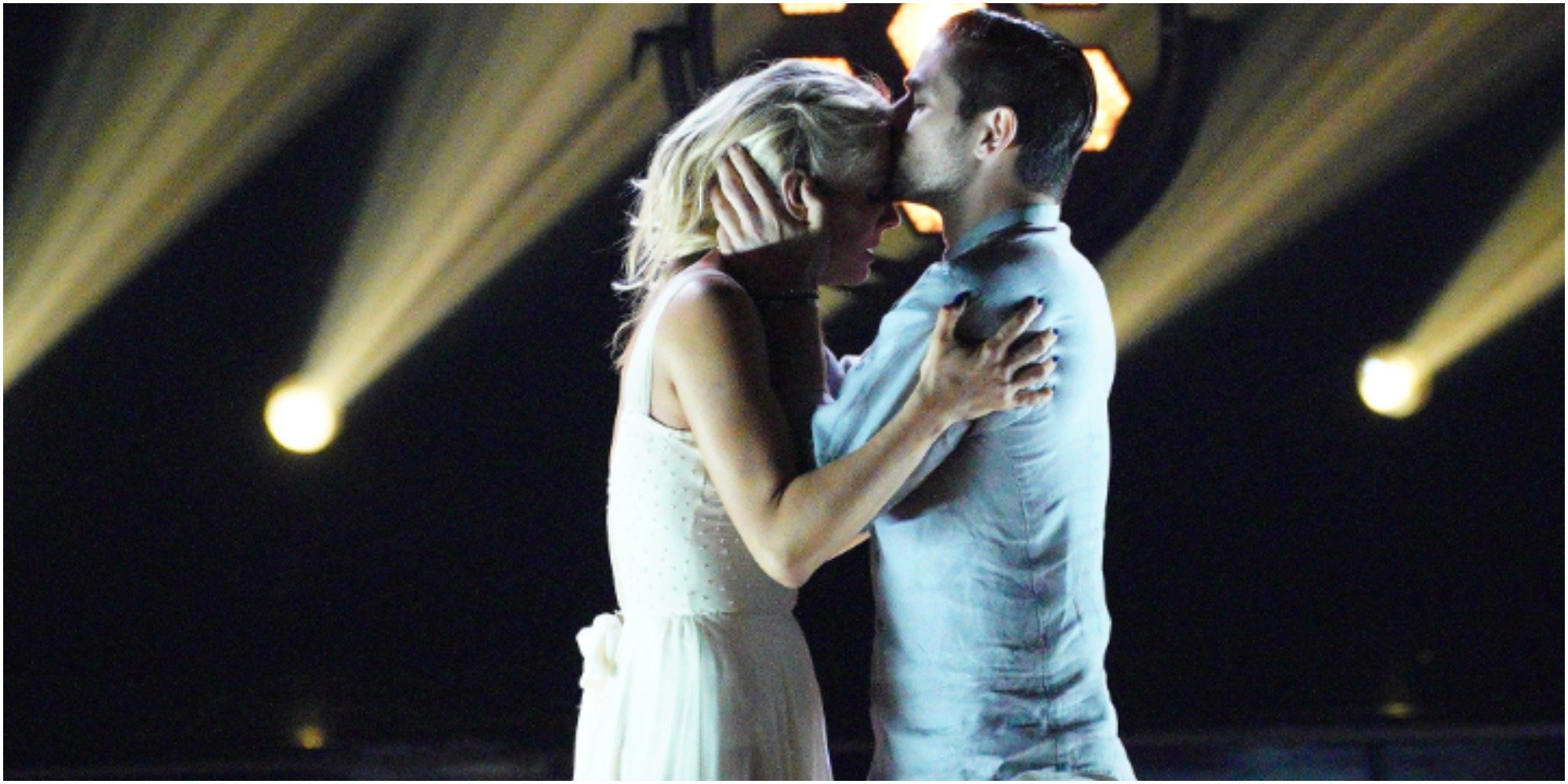 Alan Bersten and Amanda Kloots dance during the "DWTS" Semifinals.