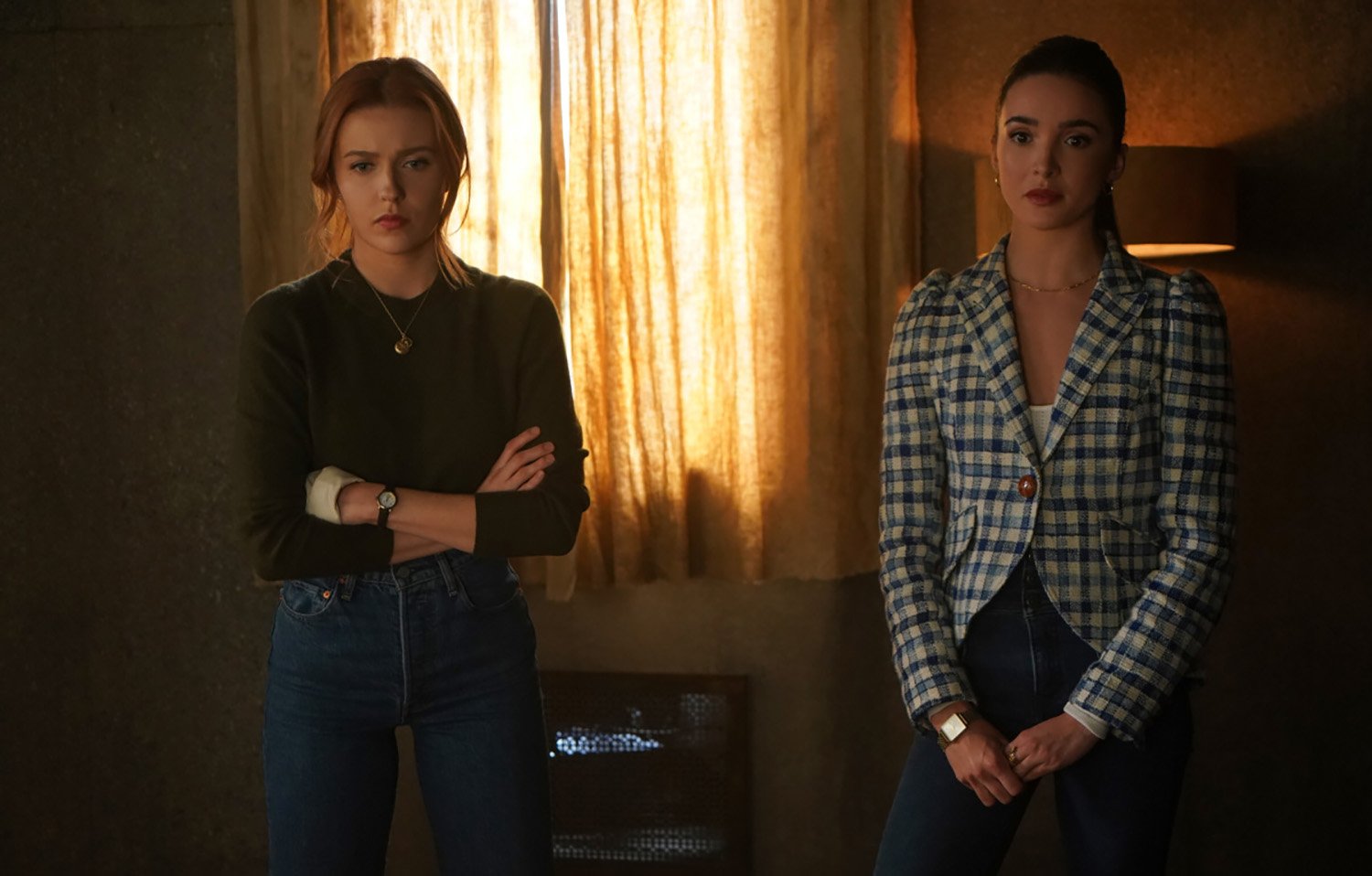 Kennedy McMann as Nancy Drew and Maddison Jaizani as Bess Marvin in Nancy Drew Season 3 Episode 8