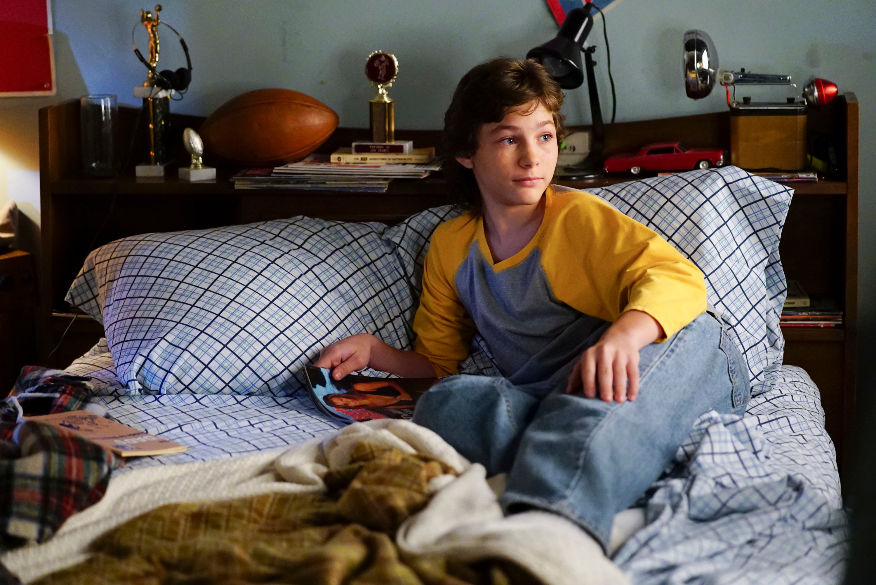 Georgie sits in his bedroom during an episode of 'Young Sheldon'