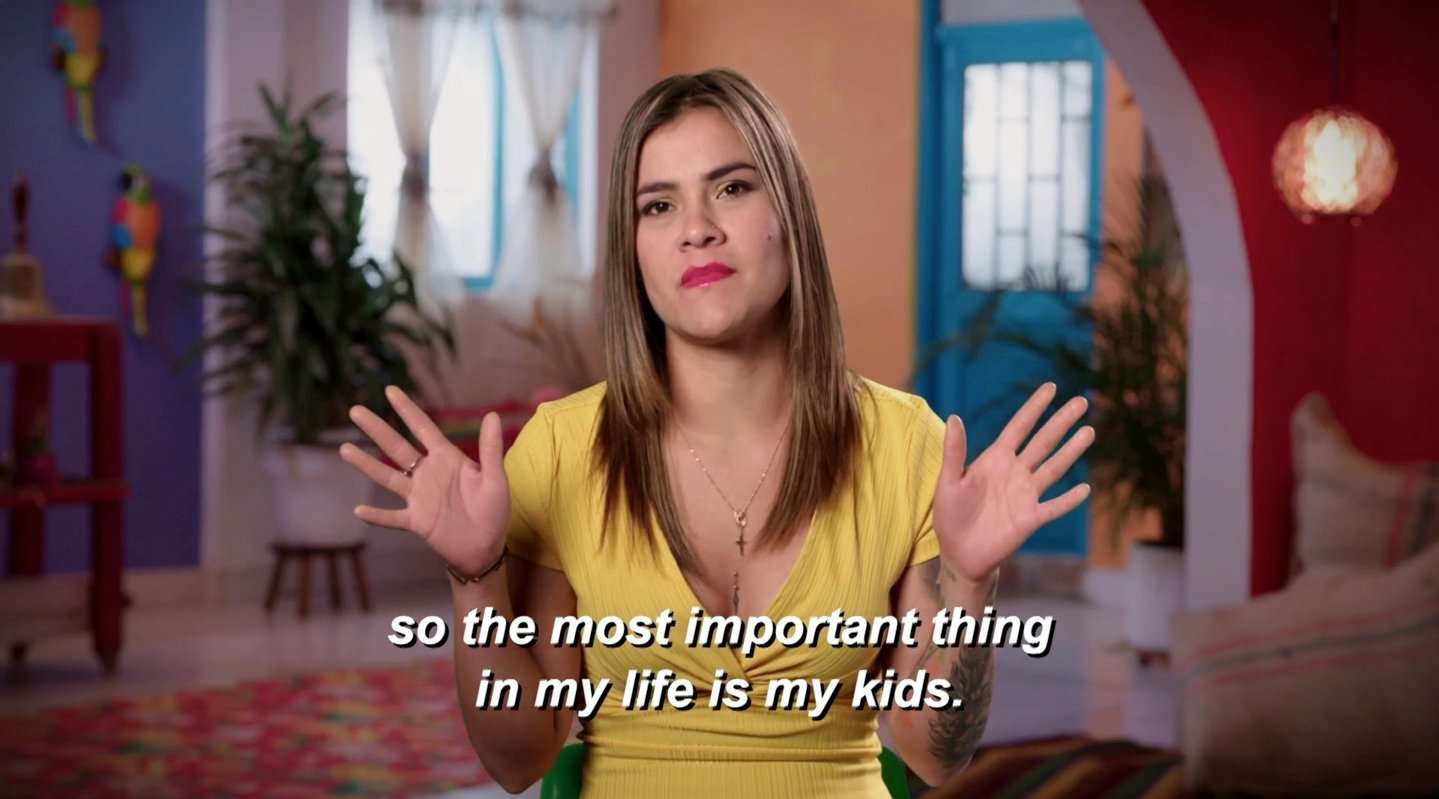 'Before the 90 Days' Season 5 star Ximena wearing a yellow shirt while being interviewed on the show