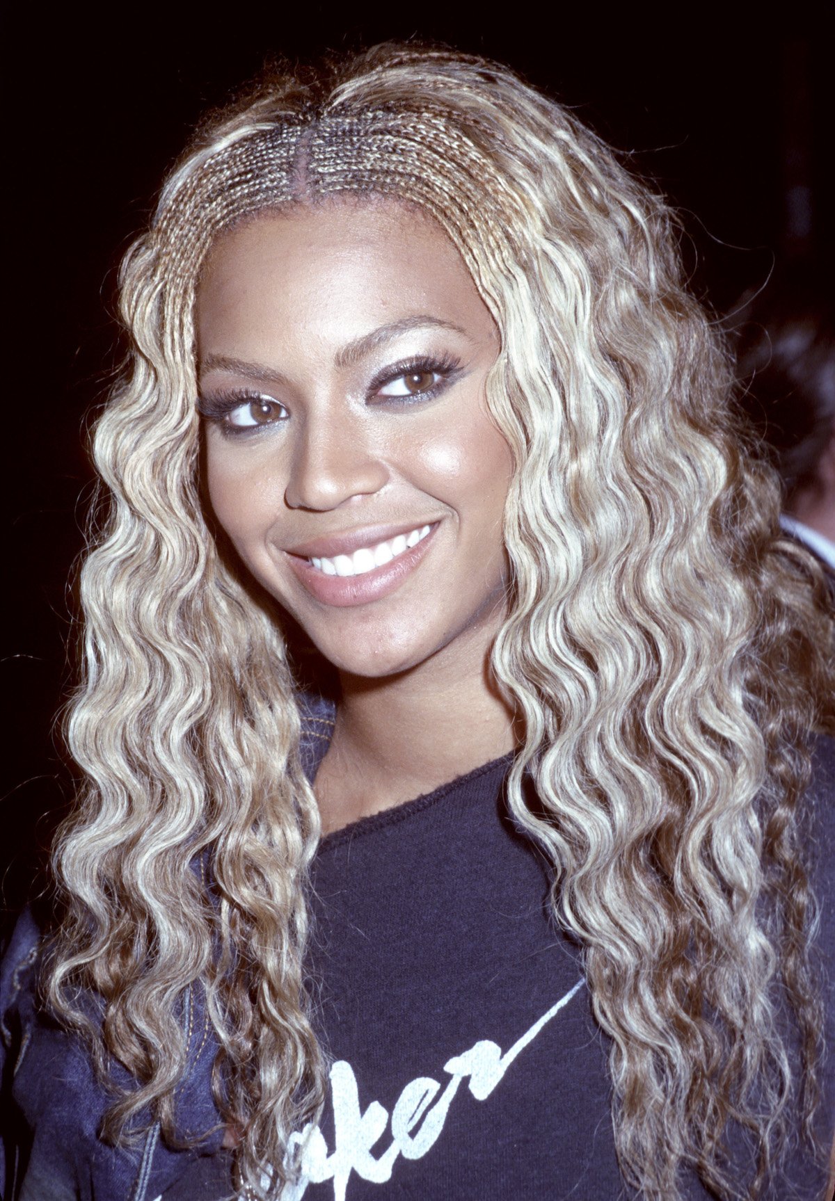 Beyoncé smiles on the red carpet