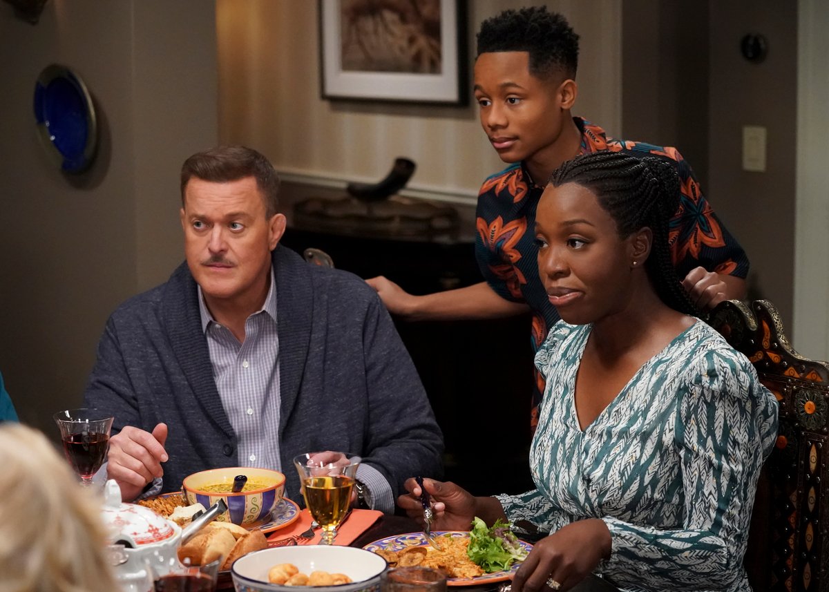 Billy Gardell, Travis Wolfe Jr., and Folake Olowofoyeku in 'Bob Hearts Abishola'