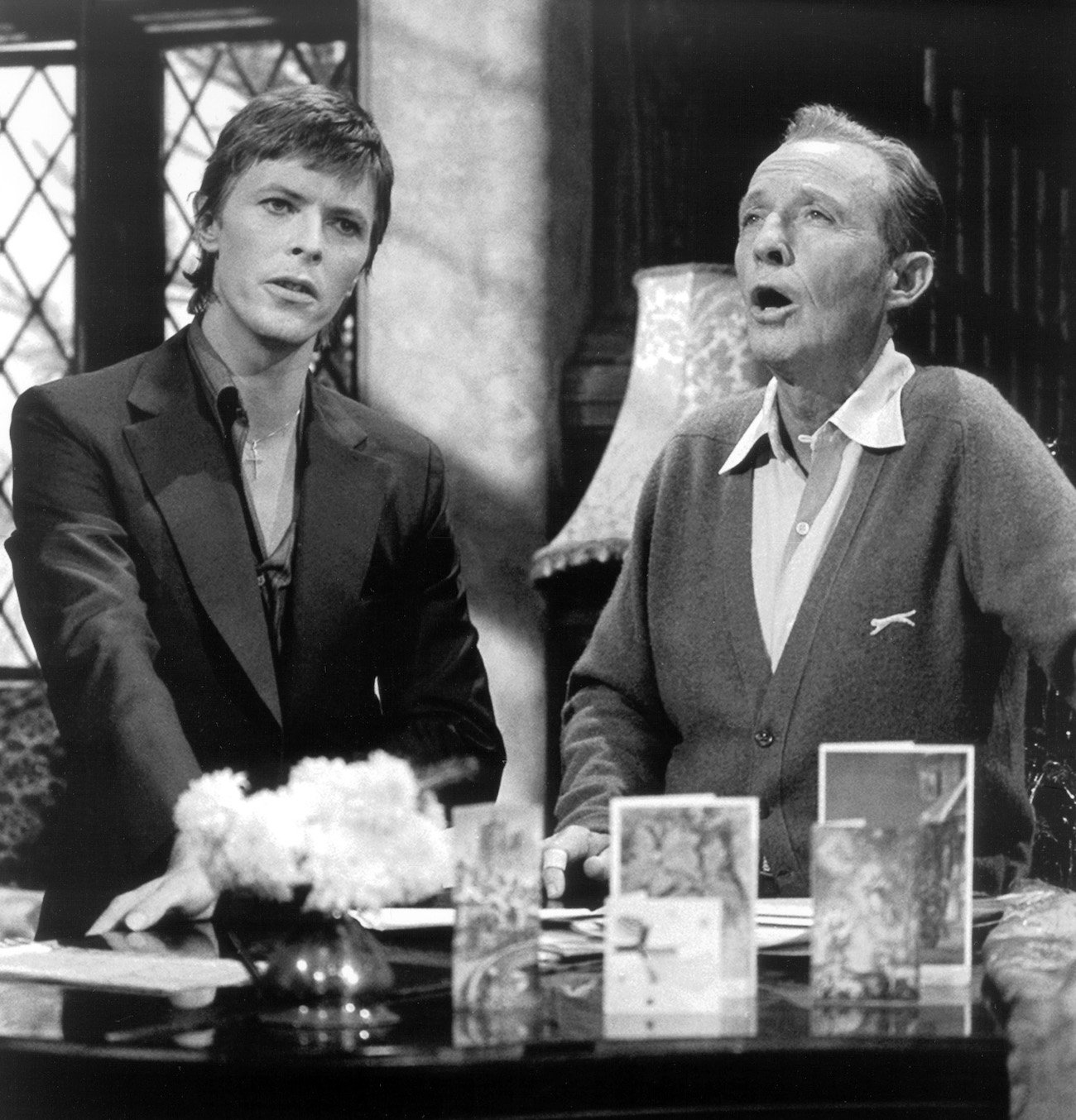David Bowie and Bing Crosby singing during the TV special 'Bing Crosby's Merrie Olde Christmas' in 1977.