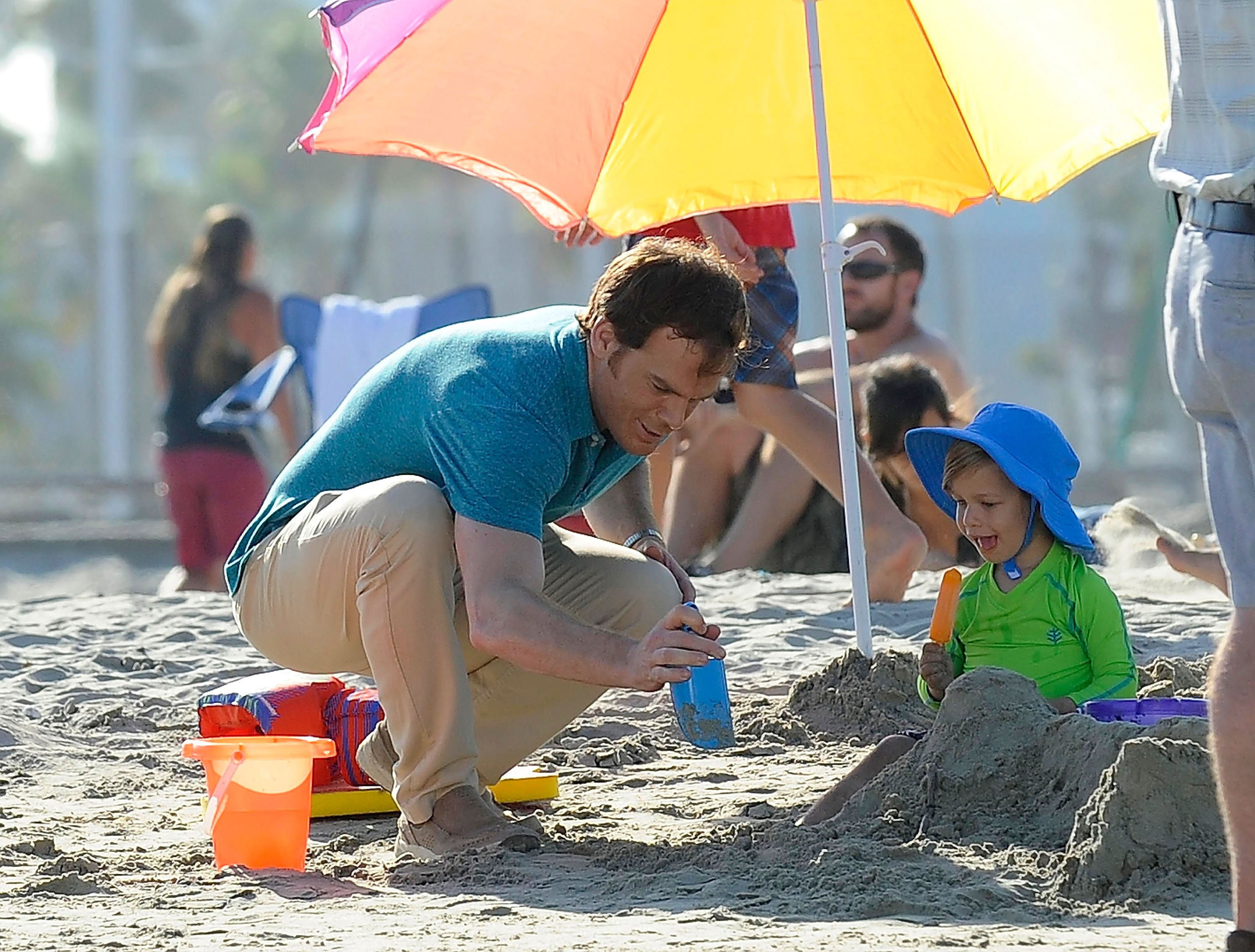 Dexter: New Blood brought back Harrison. In this photo from the set of the original Dexter. Michael C. Hall plays on a beach with a child actor playing Harrison.
