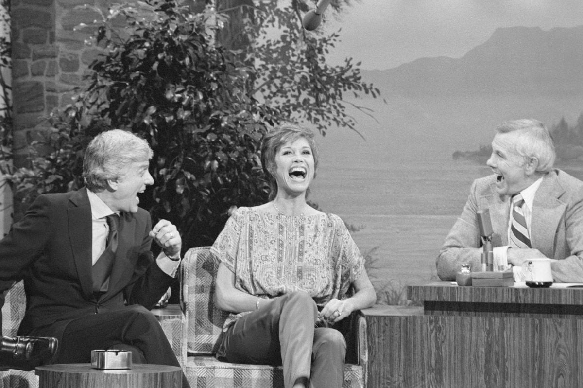 Dick Van Dyke cracks up with Mary Tyler Moore and Johnny Carson on 'The Tonight Show'