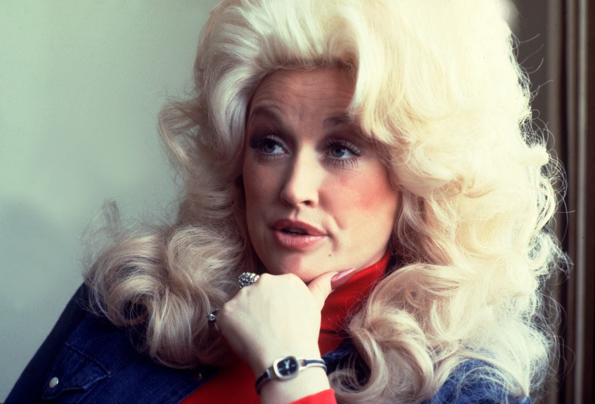 Dolly Parton c. 1977, chin in her hand 