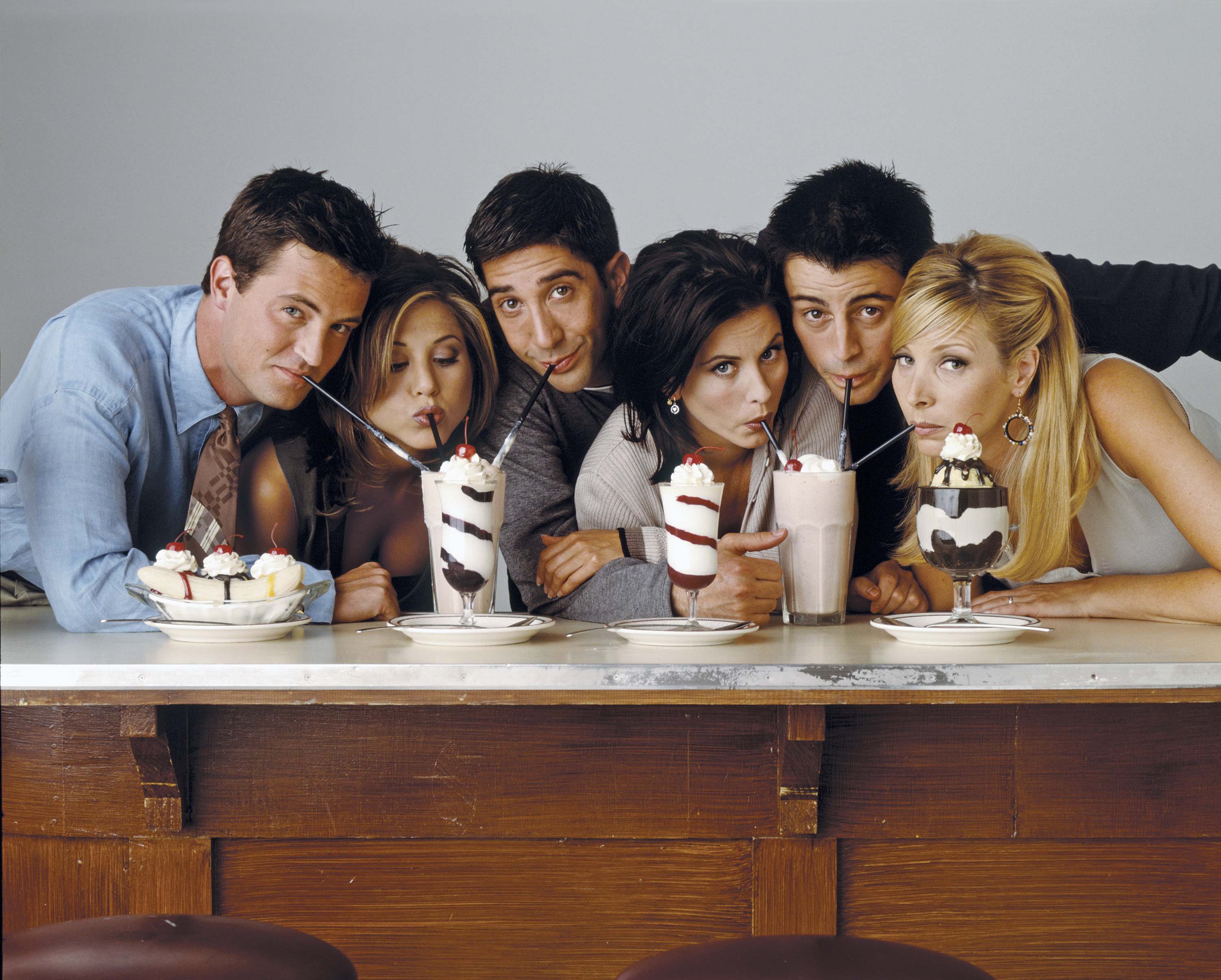 Matthew Perry, Jennifer Aniston, David Schwimmer, Courteney Cox, Matt LeBlanc and Lisa Kudrow pose with milkshakes for a promotional photo for 'Friends' 