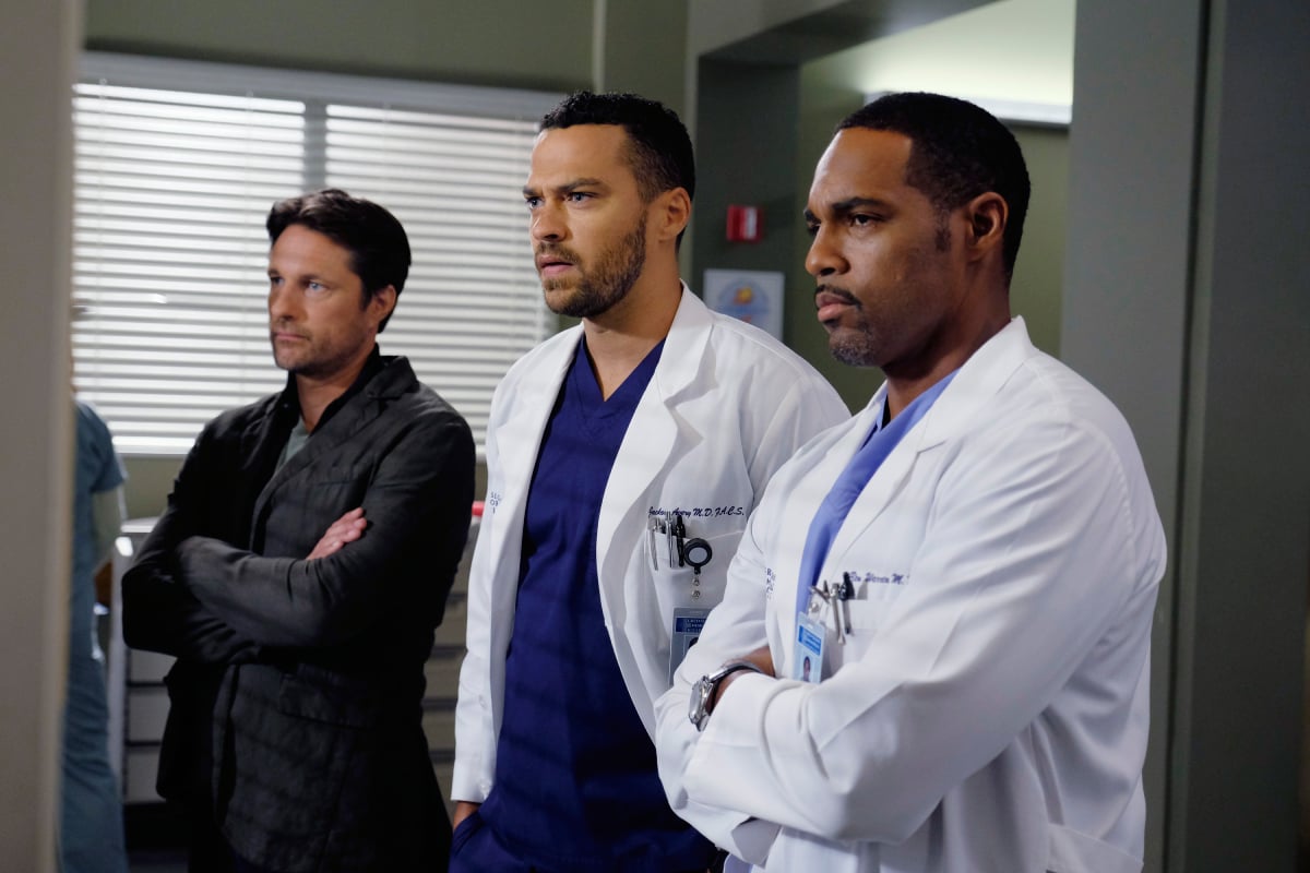 Grey’s Anatomy Jason George and Jesse Williams in a screenshot from 2015