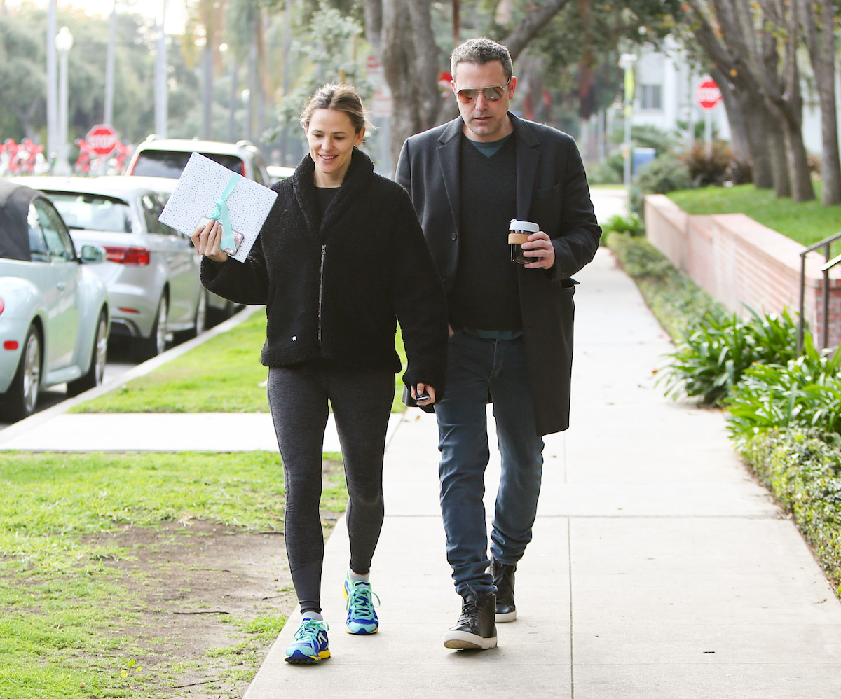 Jennifer Garner and Ben Affleck walk on a sidewalk together.