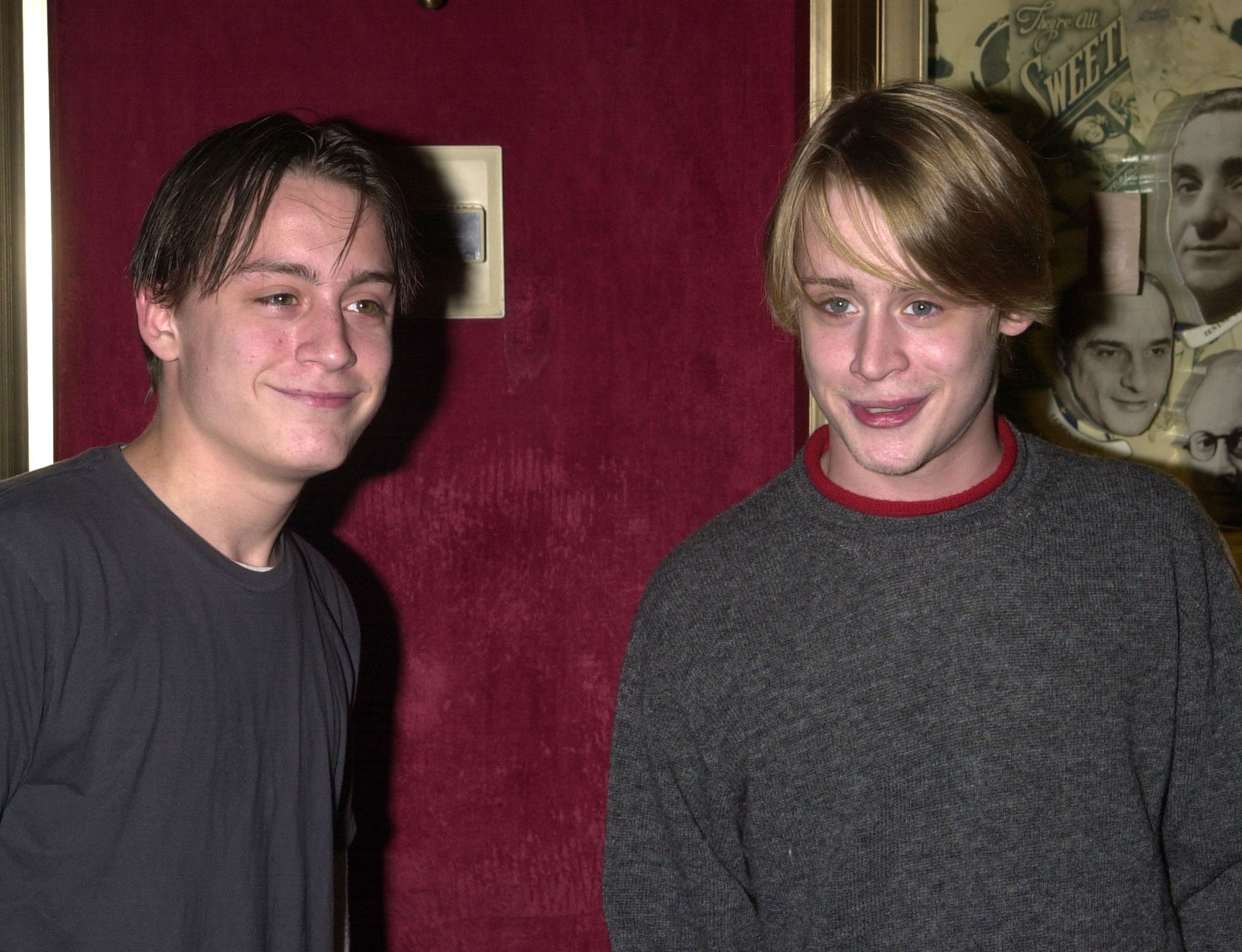 Kieran and Macaulay Culkin smiling for photographers at the 2001 'Serendipity' film premiere