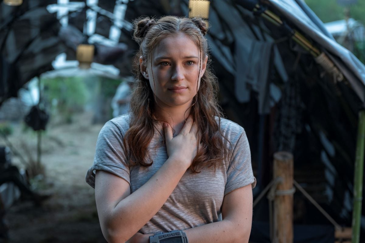 Mina Sundwall in 'Lost In Space'