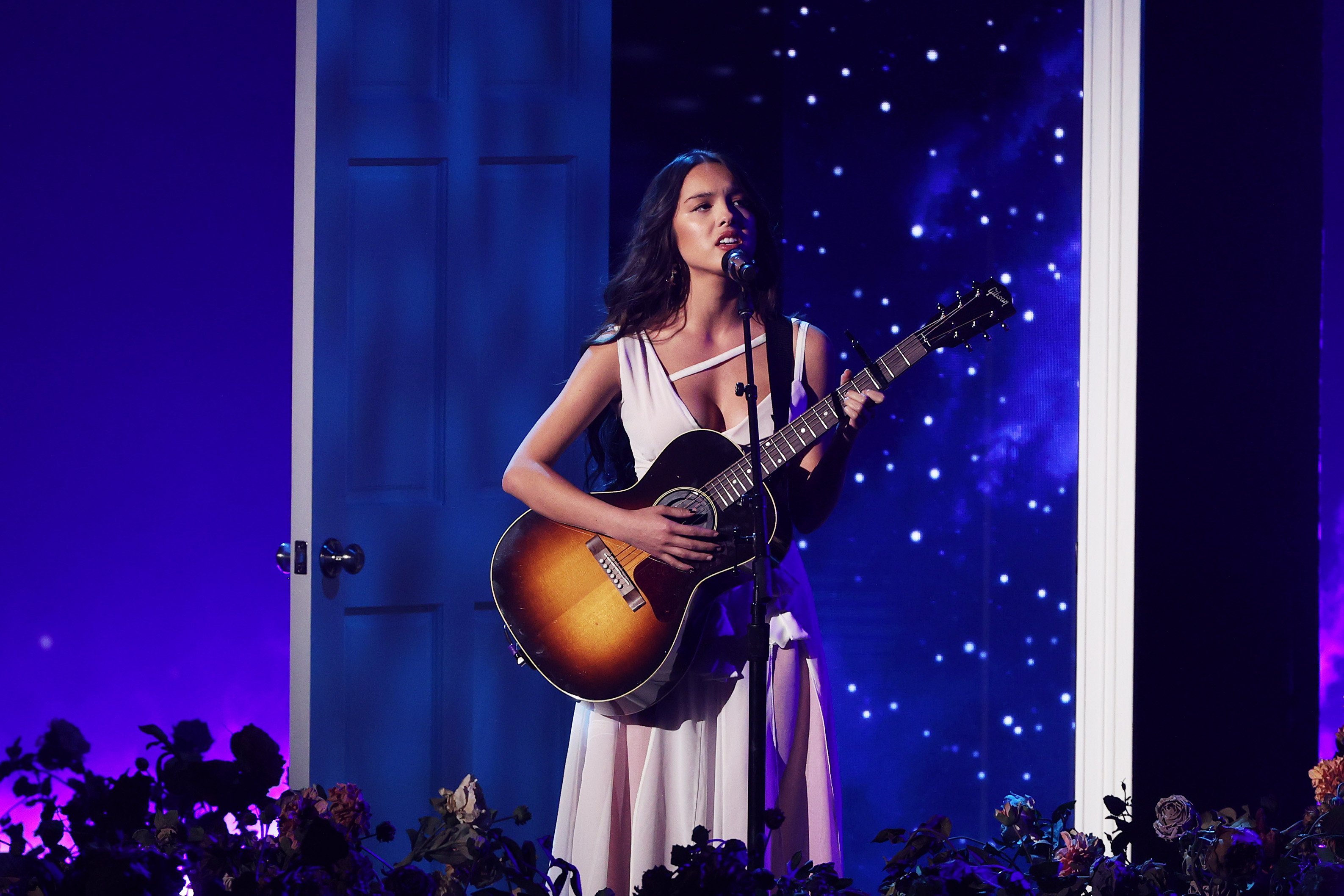 Olivia Rodrigo performs at the 2021 American Music Awards