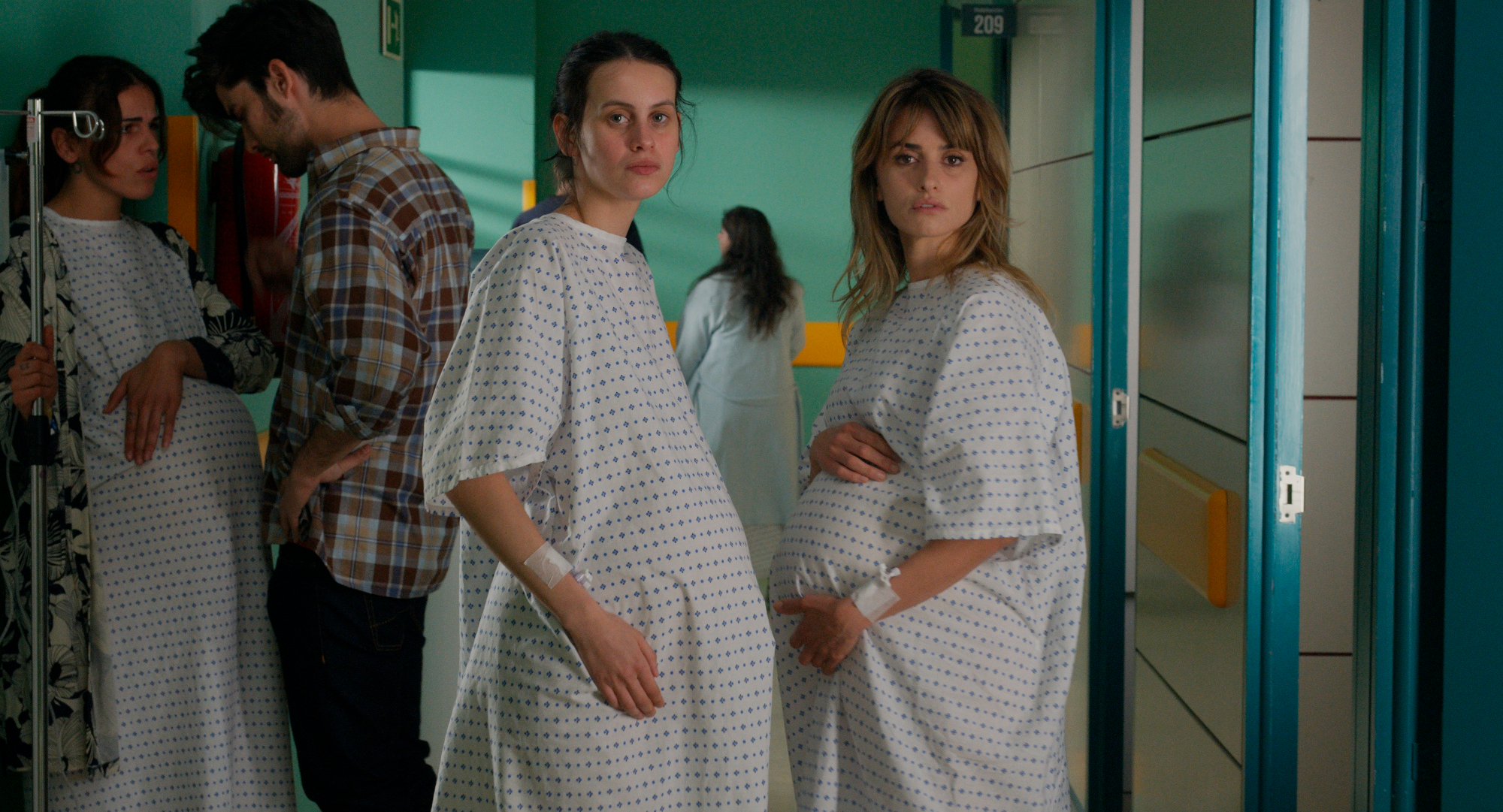 'Parallel Mothers' review Milena Smit as Ana and Penélope Cruz as Janis standing in hospital gowns