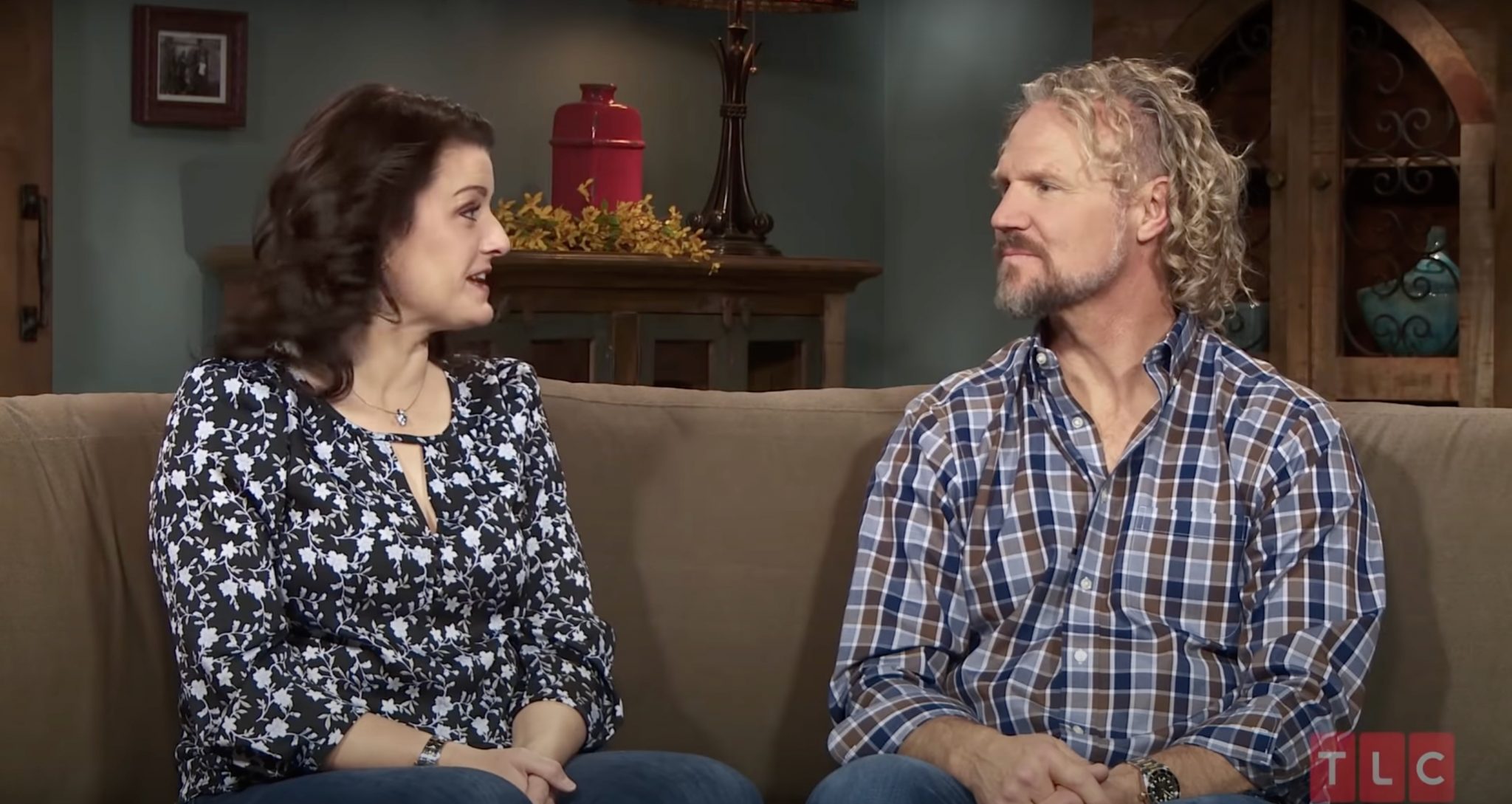 Robyn Brown sitting on a couch with Kody Brown talking on ‘Sister Wives’