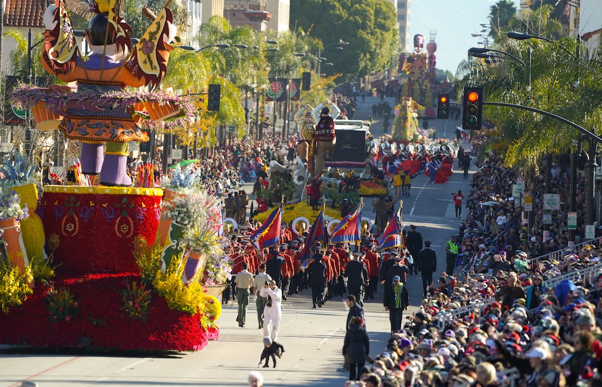 Floats and crowds at the 2019 Rose Parade
