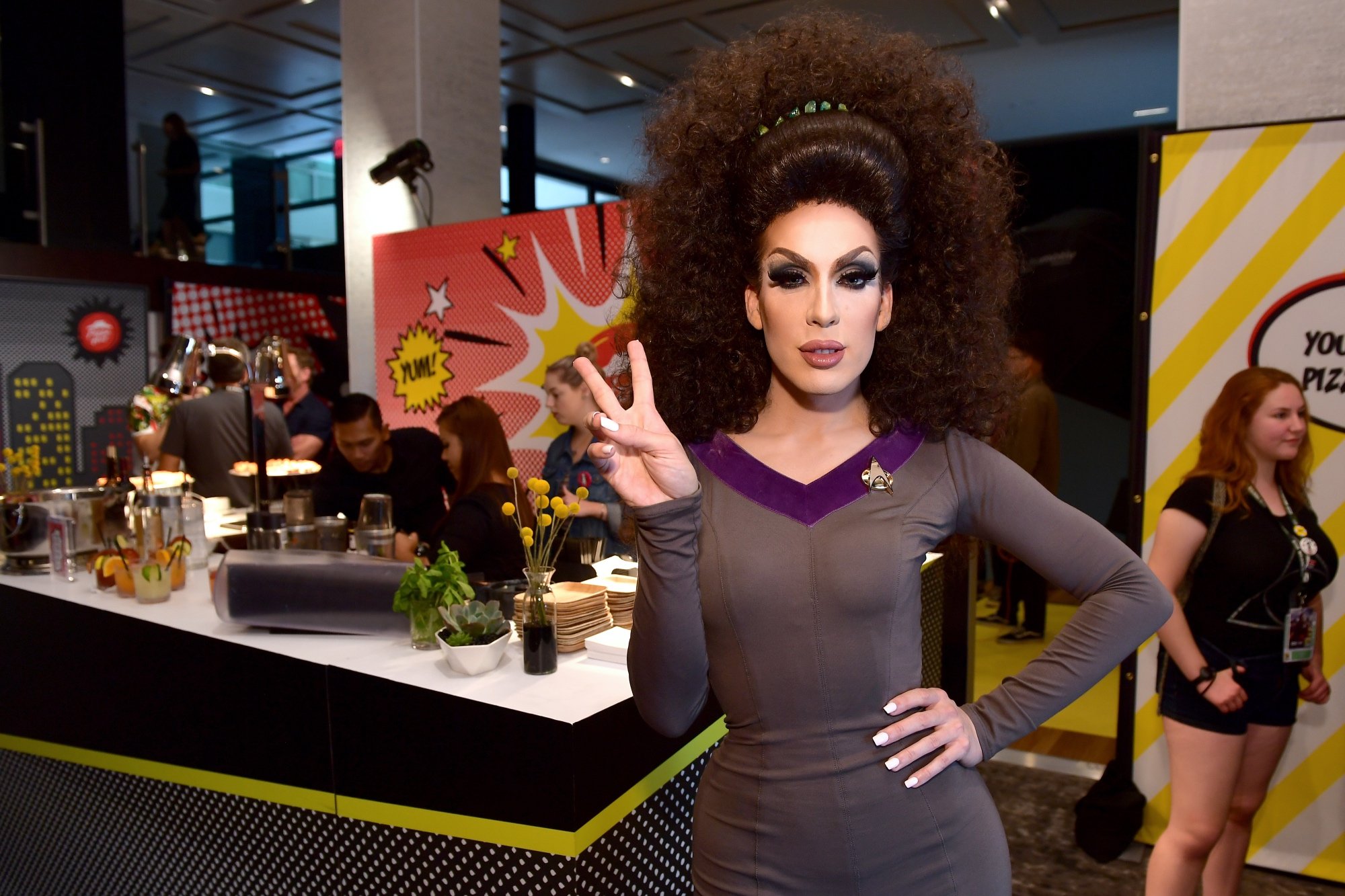 'RuPaul's Drag Race' Season 5 drag queen Alaska holding up a peace sign at Comic-Con