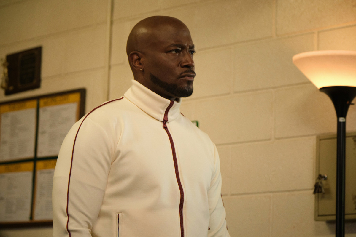 Taye Diggs dressed in a white sweat shirt in 'All American' Season 4.