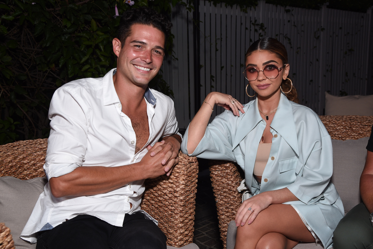 Wells Adams and Sarah Hyland smile for the camera.