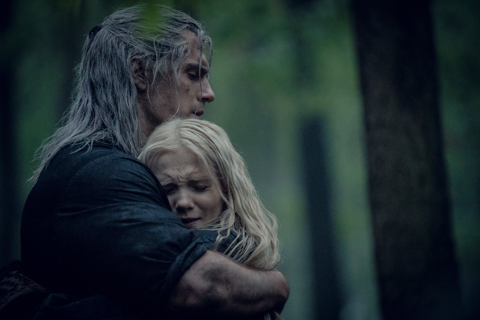 Henry Cavill and Freya Allen as Geralt of Rivia and Ciri in 'The Witcher' Season 1. They're hugging after finding one another but losing Yennefer.