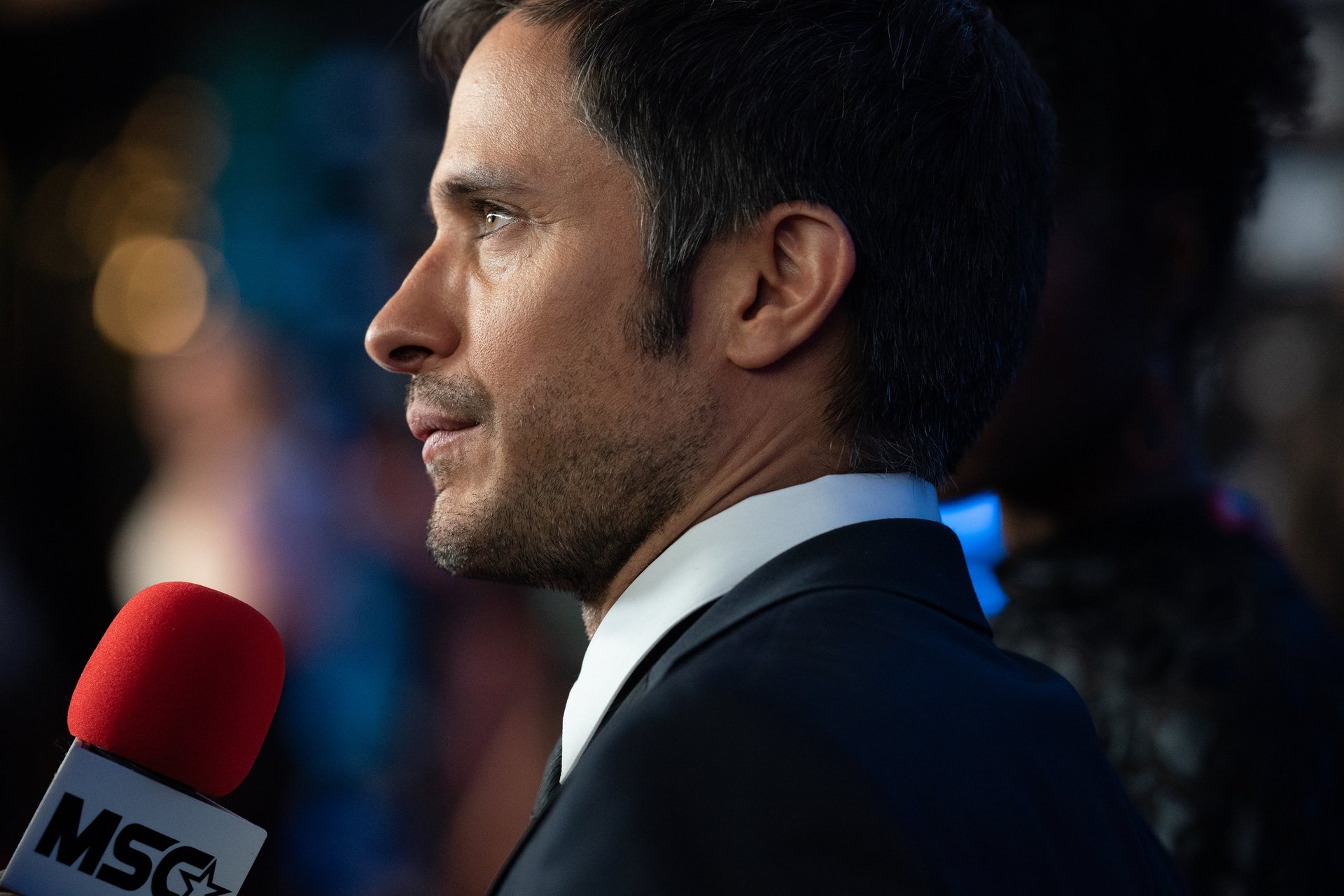 Gael Garcia Bernal in profile in 'Station Eleven'