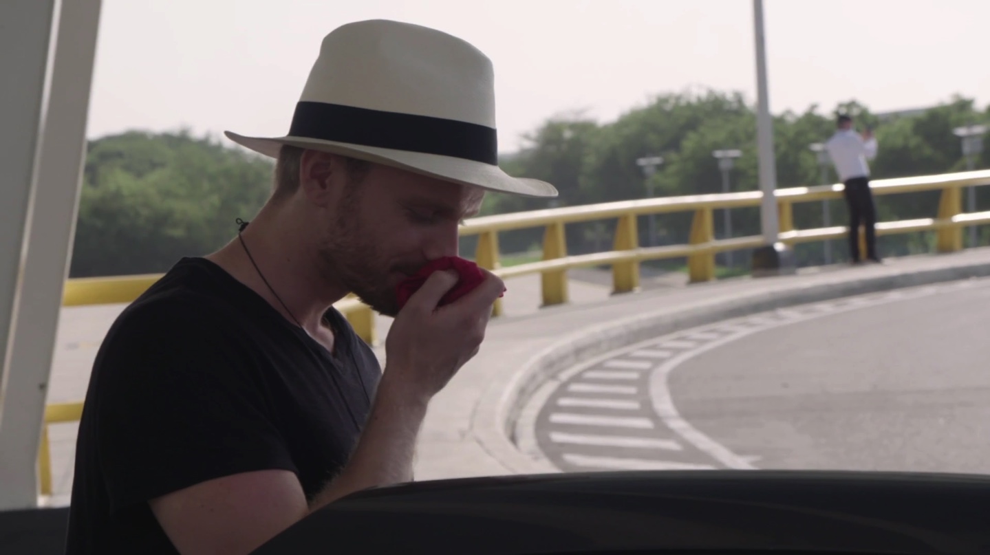 '90 Day: The Single Life' star Jesse Meester wearing a black t-shirt at the airport, smelling an item of Jeniffer Tarazona's clothing.