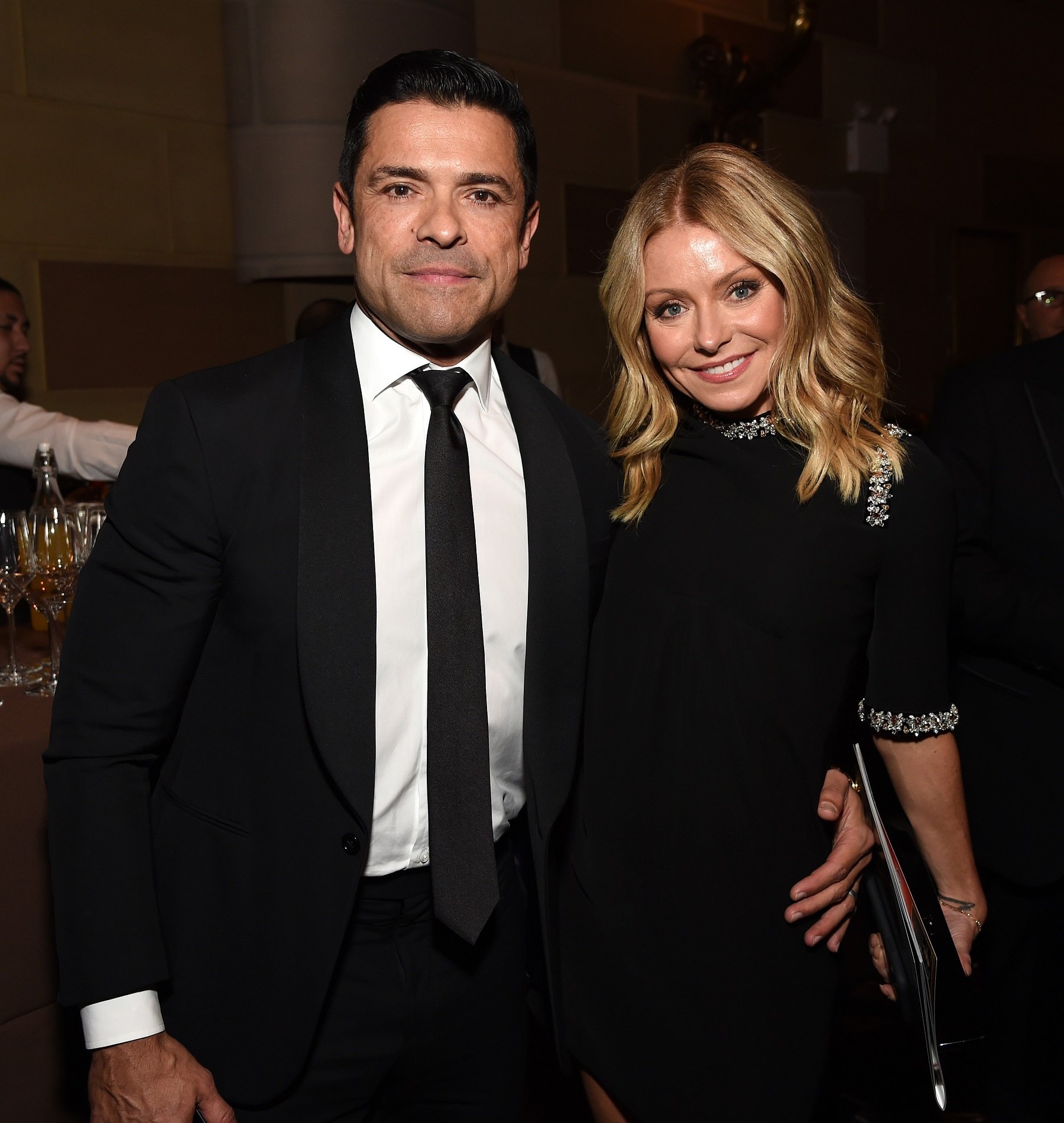 All My Children stars Kelly Ripa, in a black dress, and Mark Consuelos, in a tuxedo