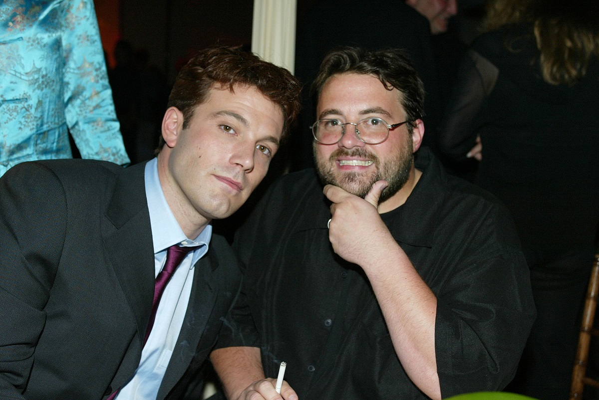 Ben Affleck and Kevin Smith smiling.