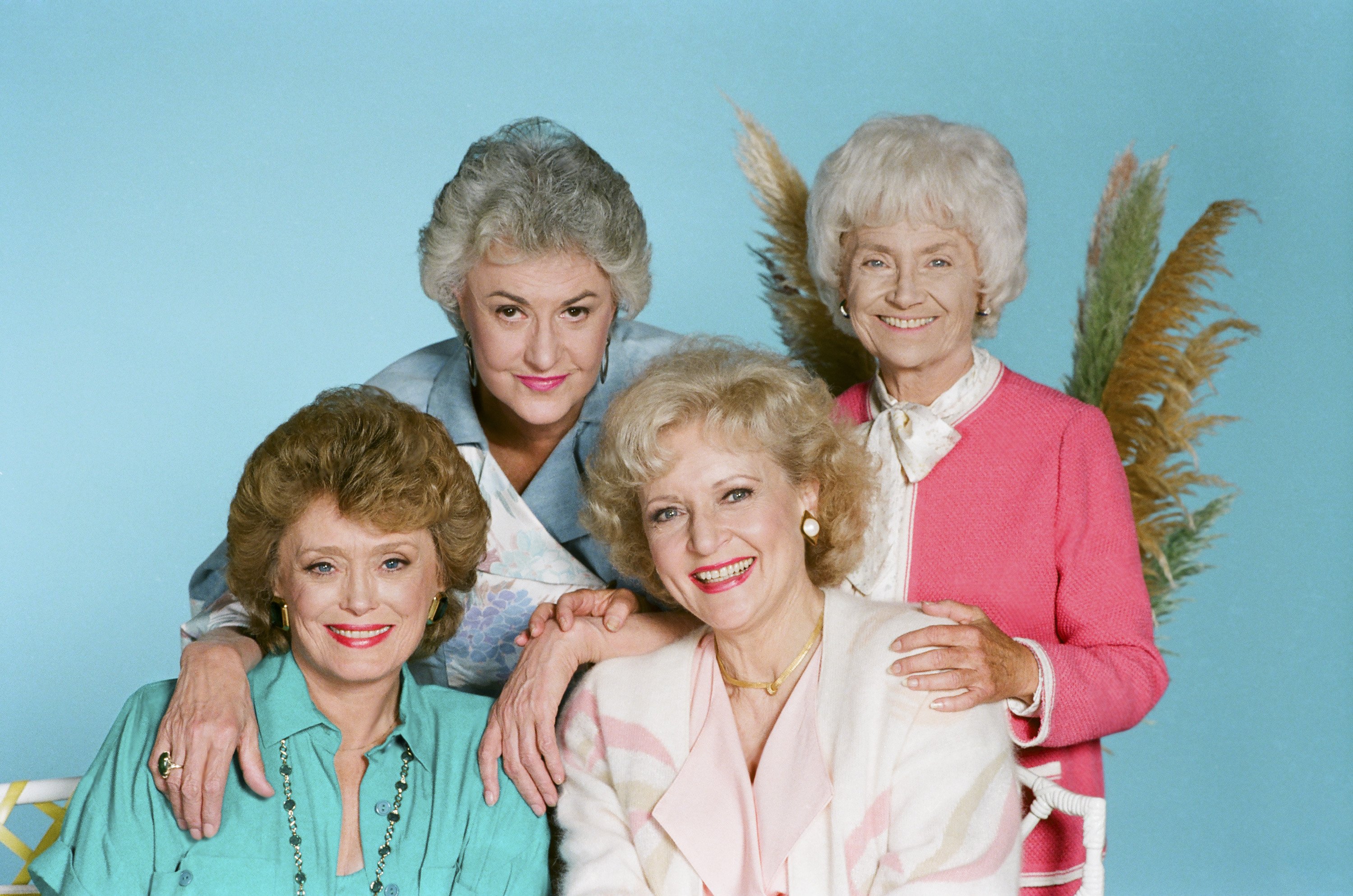 Betty White poses with the cast of 'The Golden Girls'
