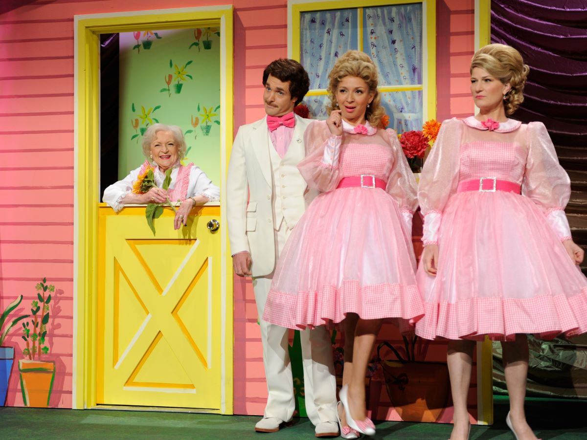 (l-r) Betty White, Will Forte, Maya Rudolph, Ana Gasteyer on 'Saturday Night Live'