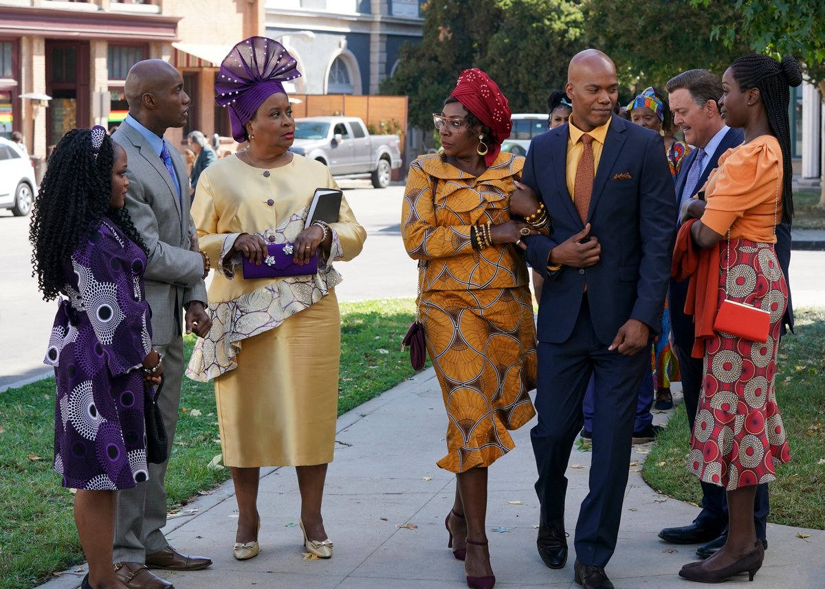 Tori Danner, Tony Tambi, Kimberly Scott, Gina Yashere, Billy Gardell, and Folake Olowofoyeku as Morenike, Chukwuemeka, Ogechi, Kemi, Bob, and Abishola