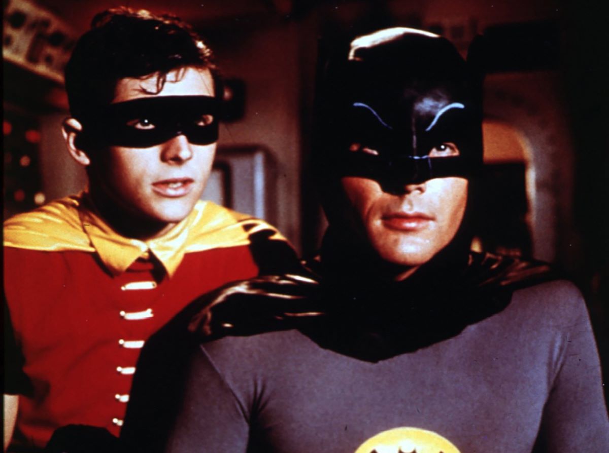 Burt Ward standing behind Adam West in 'Batman'