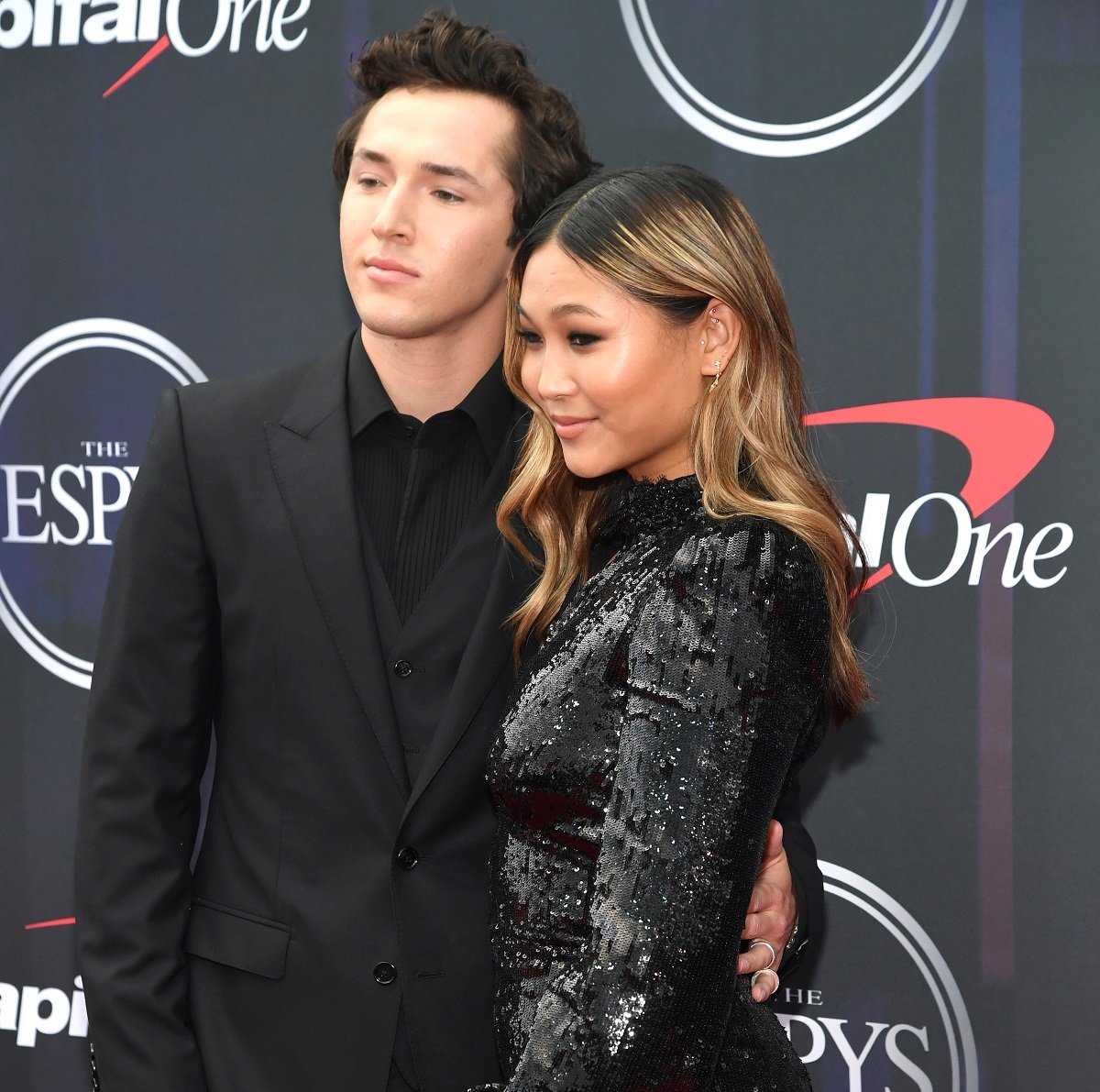 Chloe Kim poses for photo on the carpet at the 2021 ESPY Awards with boyfriend Evan Berle
