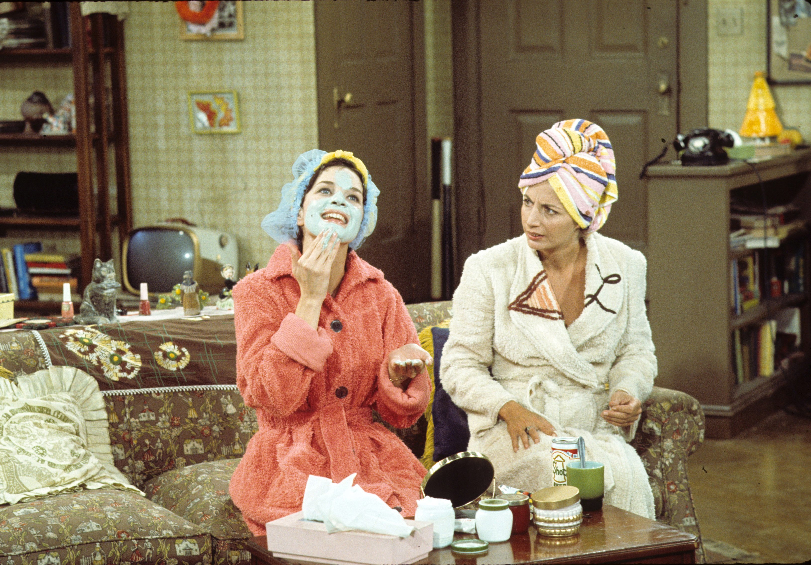 Cindy Williams and Penny Marshall of 'Laverne and Shirley'