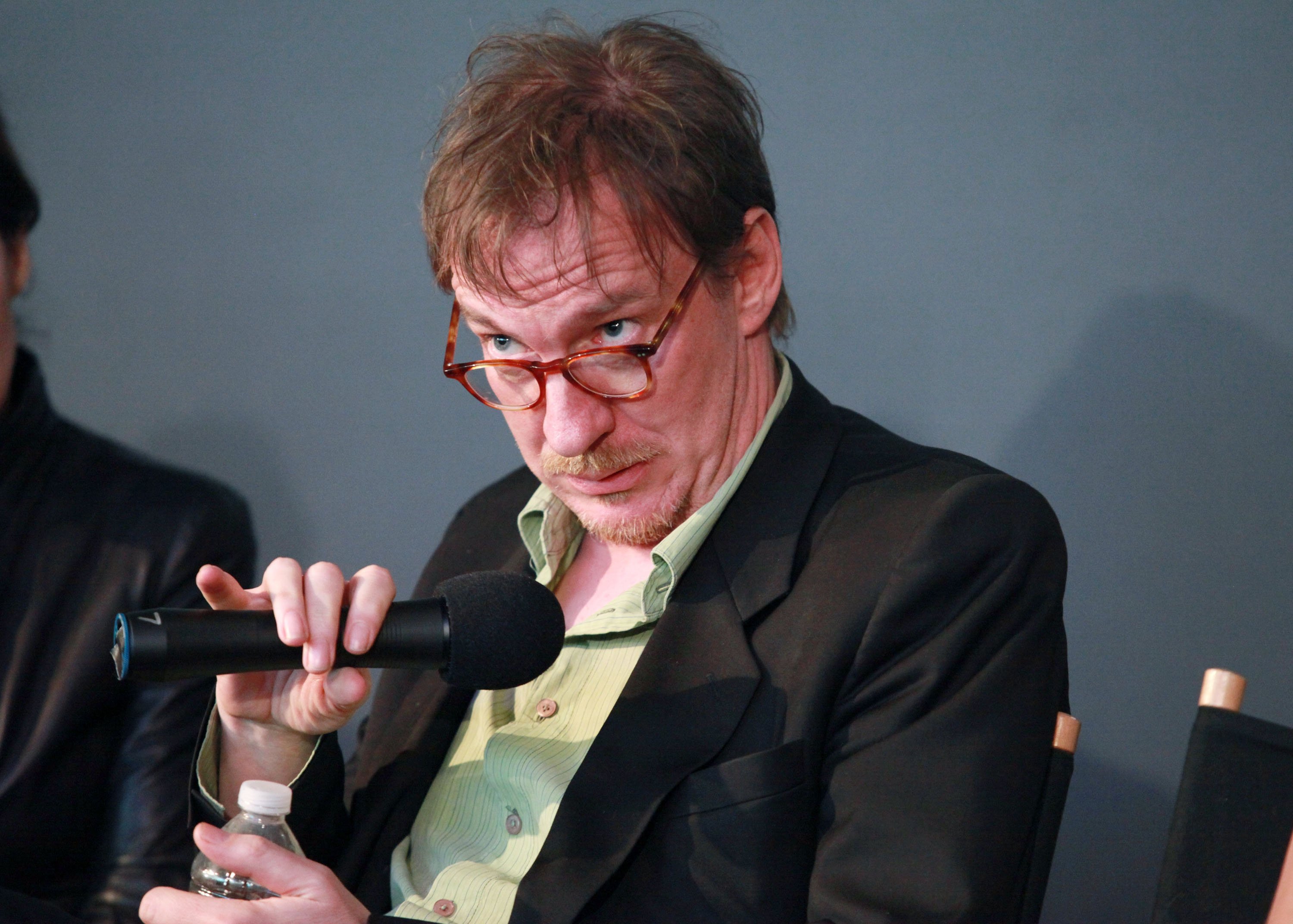 'Harry Potter' star David Thewlis holds a microphone