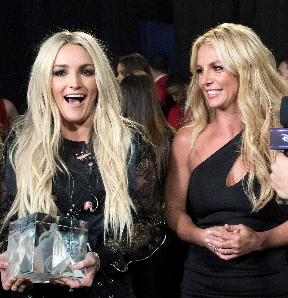 Jamie Lynn Spears and Britney Spears backstage together at the Radio Disney Music Awards