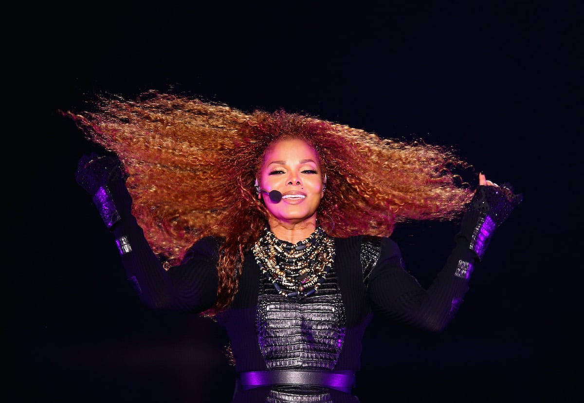 Janet Jackson flipping her hair