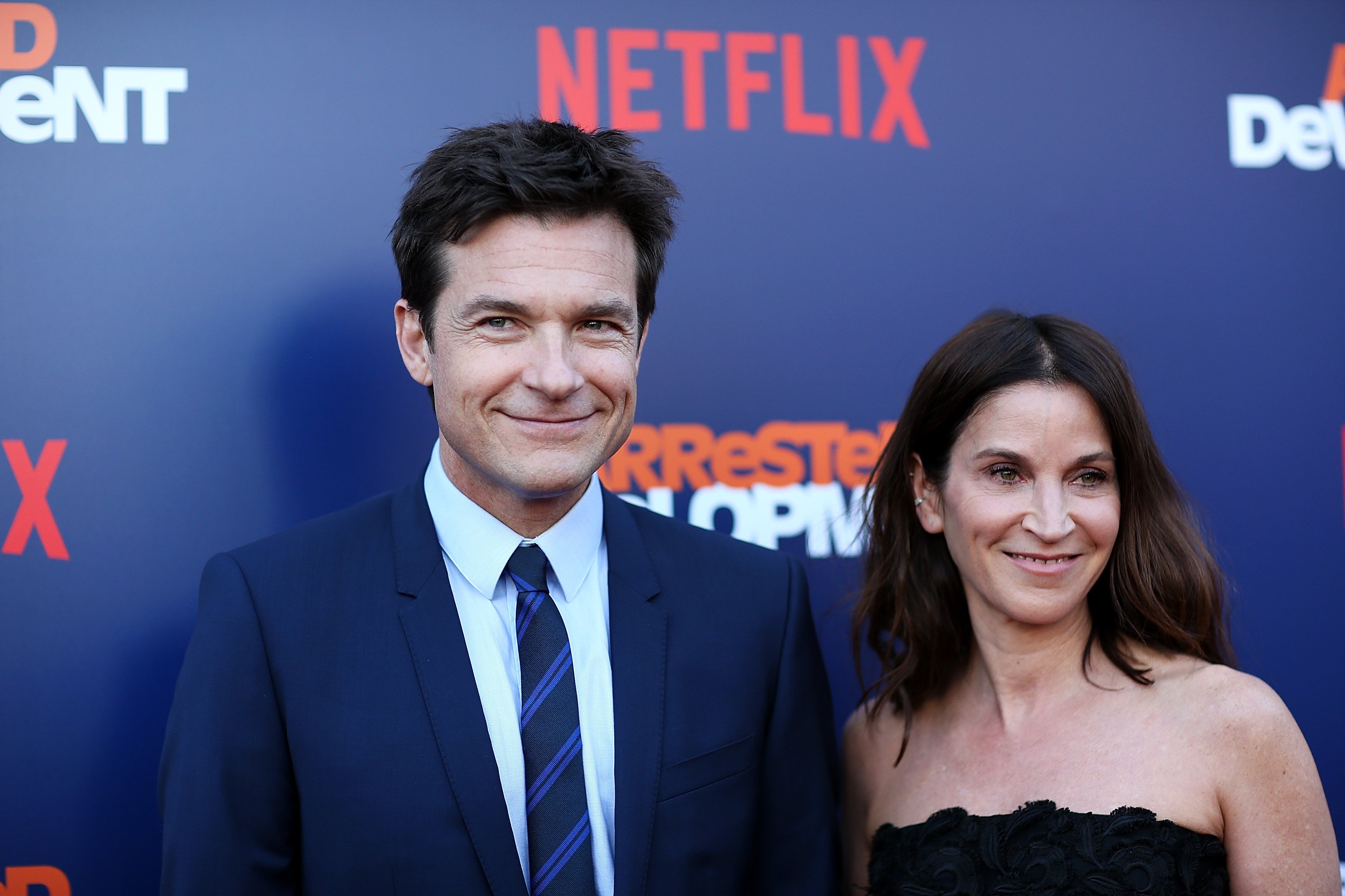 Jason Bateman and wife, Amanda, smile on the carpet at the premiere of Netflix's Arrested Development