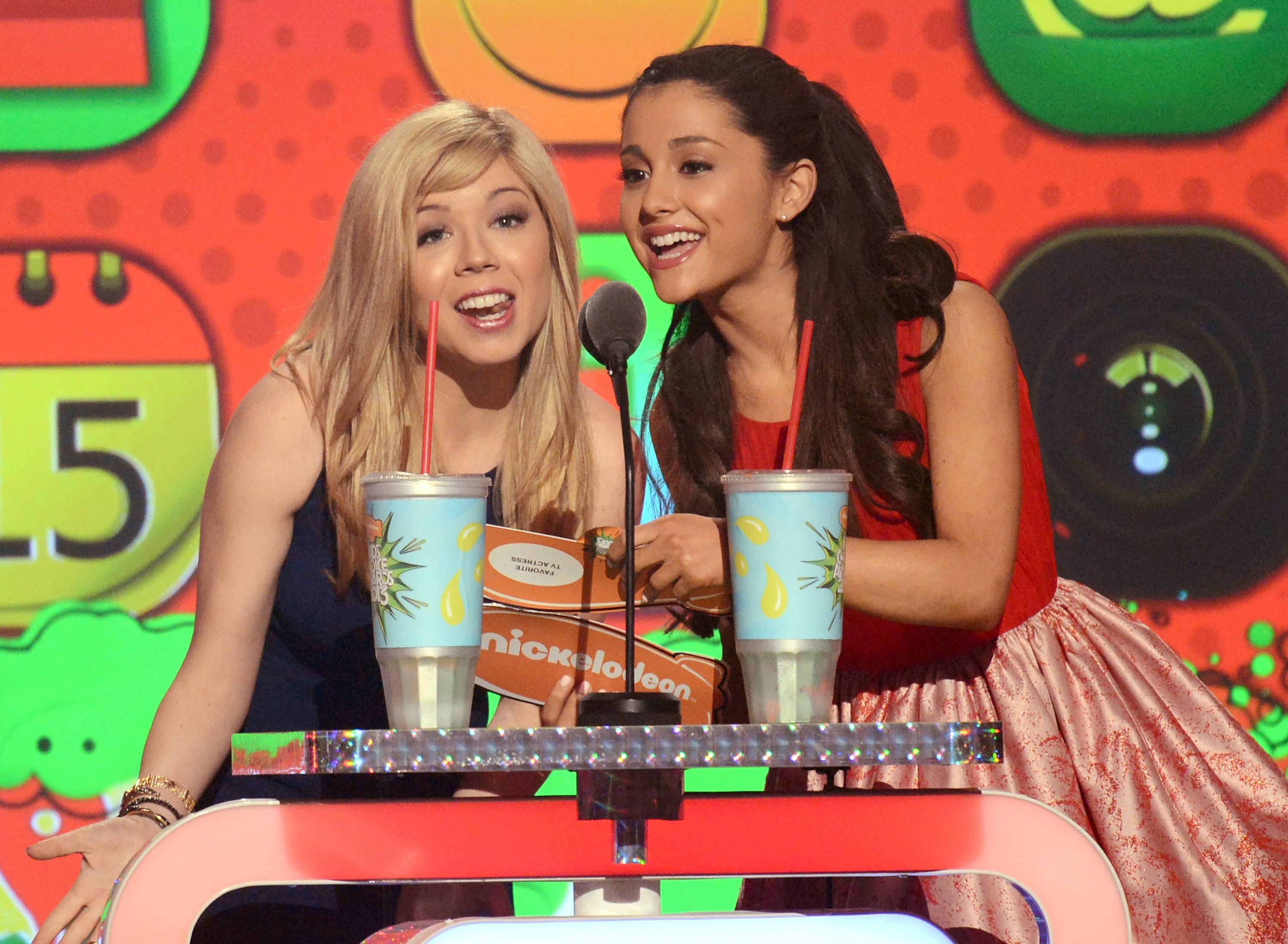 Nickelodeon actors Jennette McCurdy and Ariana Grande on stage at the Kids' Choice Awards