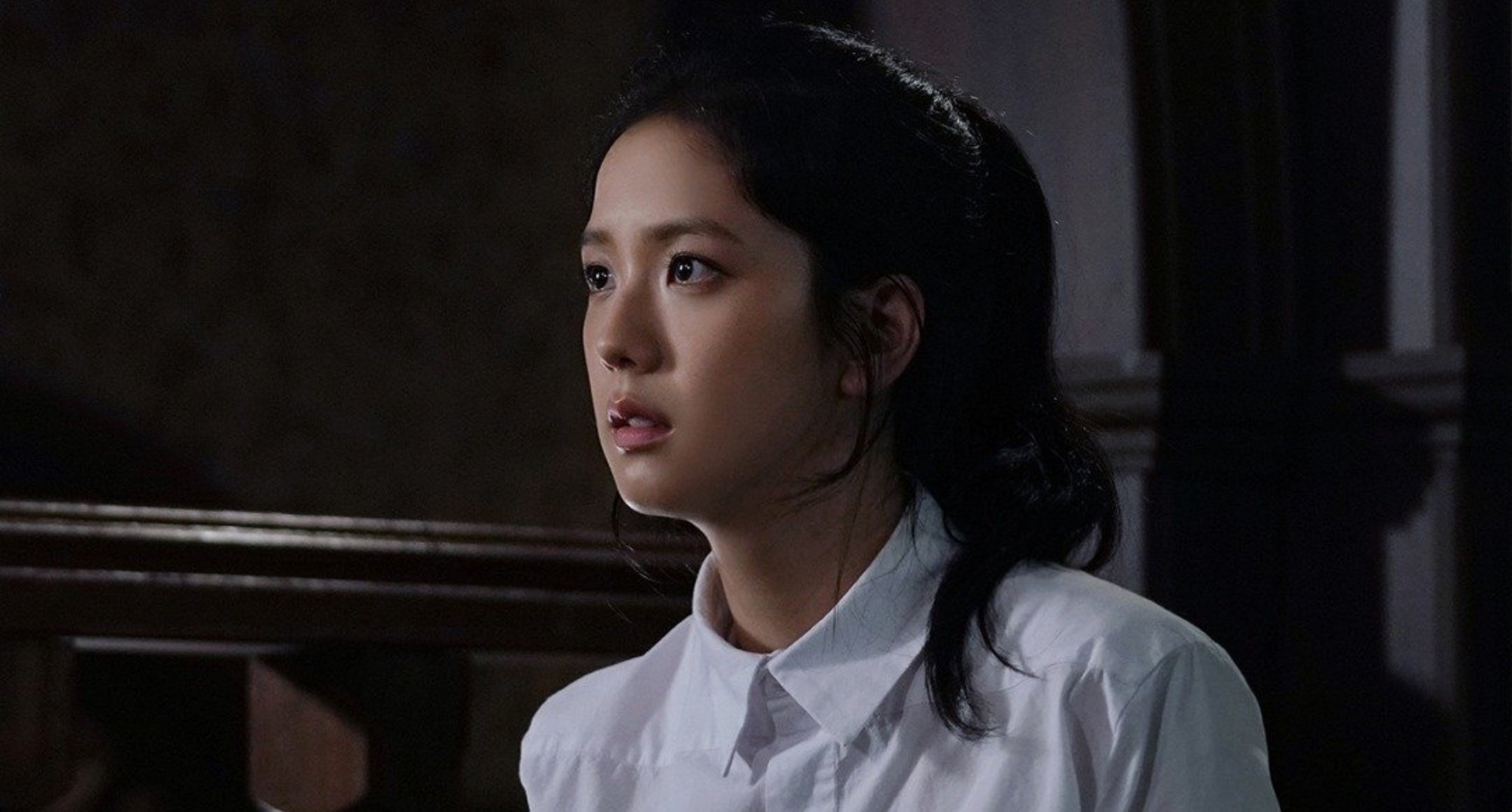 Jisoo as Eun Young-ro in 'Snowdrop' K-drama wearing white button up shirt.