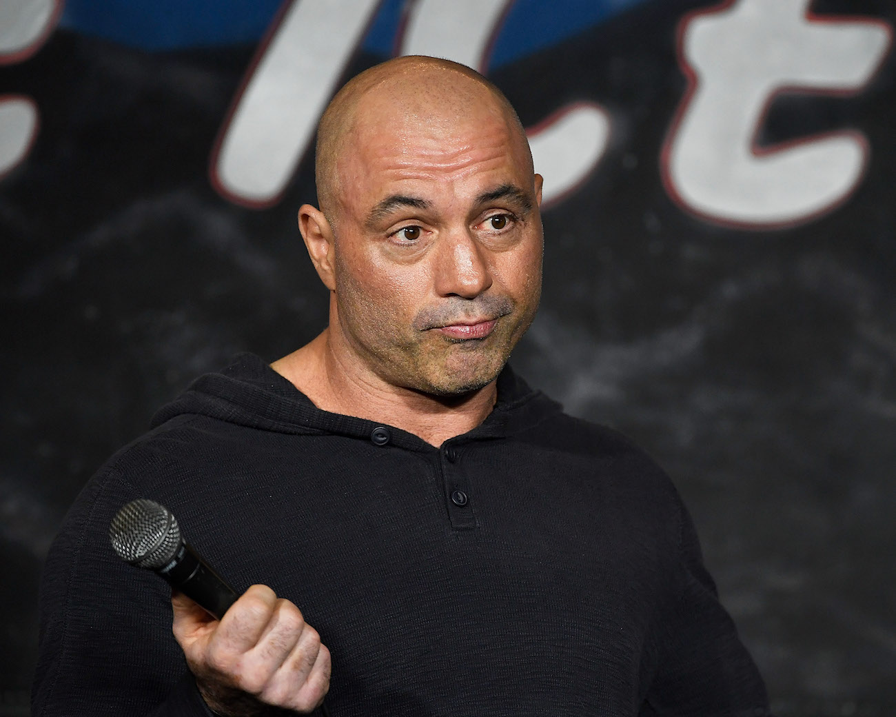 Joe Rogan talking to an audience during his appearance at The Ice House Comedy Club in 2017.