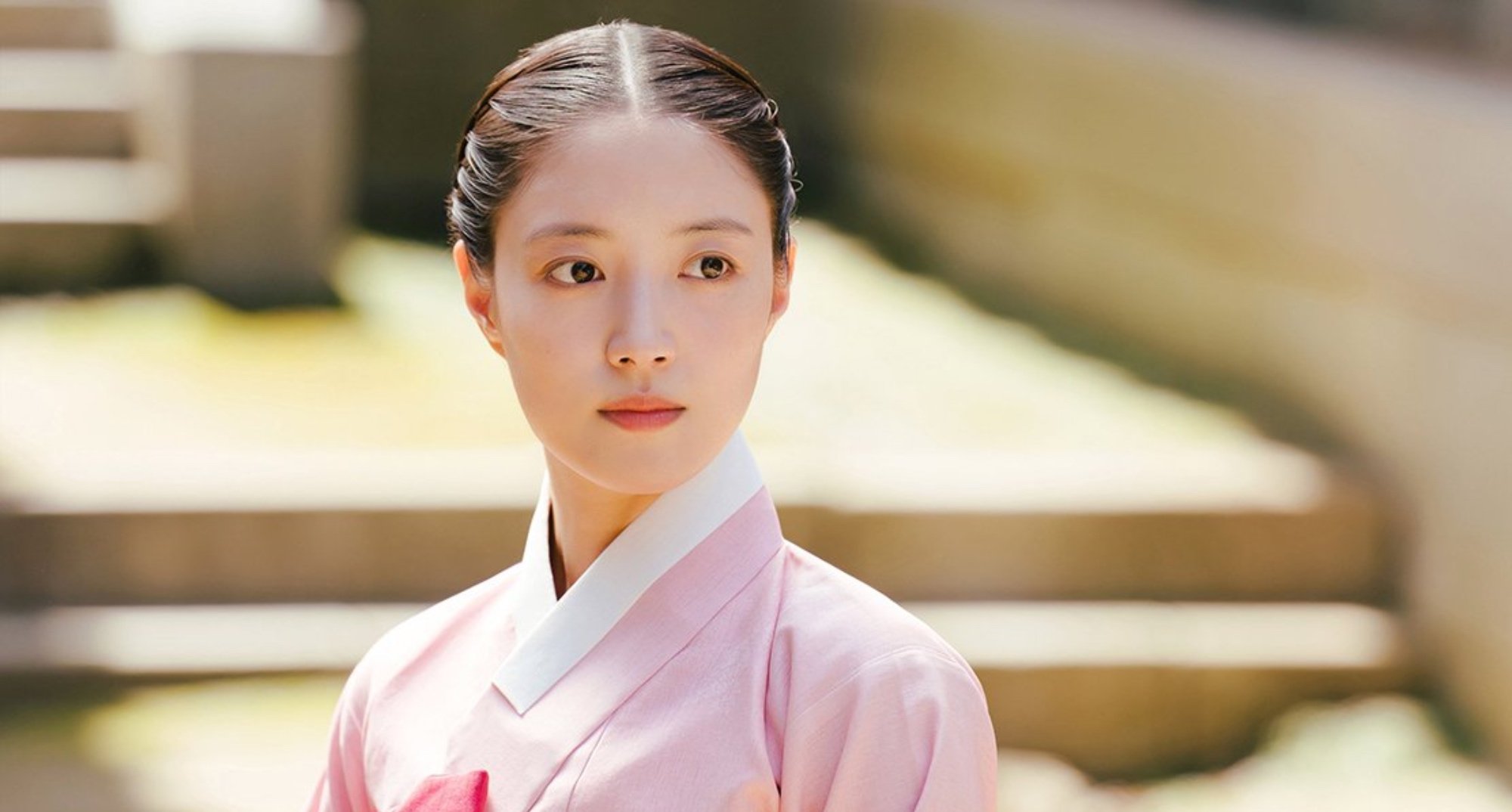 Lee Se-young in 'The Red Sleeve' K-drama as Deok-im wearing pink hanbok.