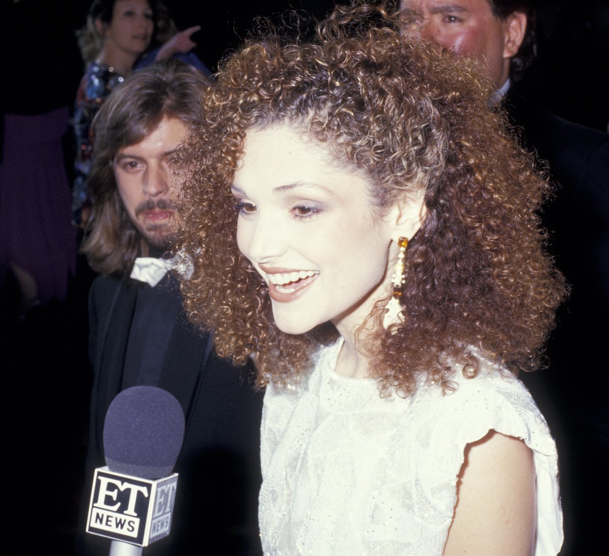 Actor Mary Elizabeth Mastrantonio speaks to ET News at the 1987 Academy Awards